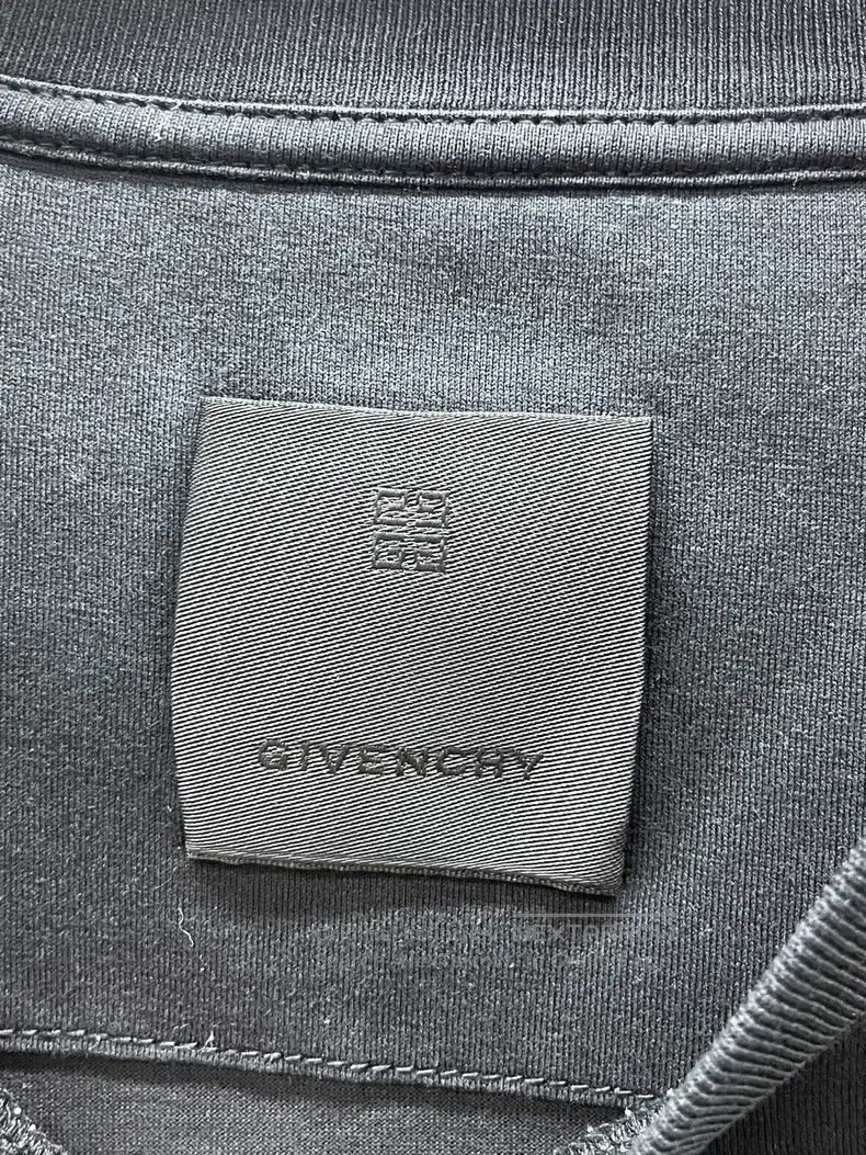 Other Givenchy Black Short Sleeve Size US S / EU 44-46 / 1 - 3 Thumbnail