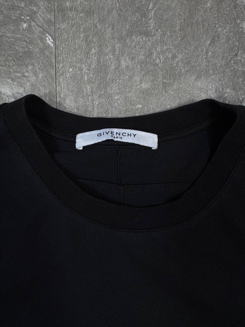Givenchy Givenchy Paris Leather Logo Patch Cuban Fit T-Shirt Black XL Size US XL / EU 56 / 4 - 4 Thumbnail