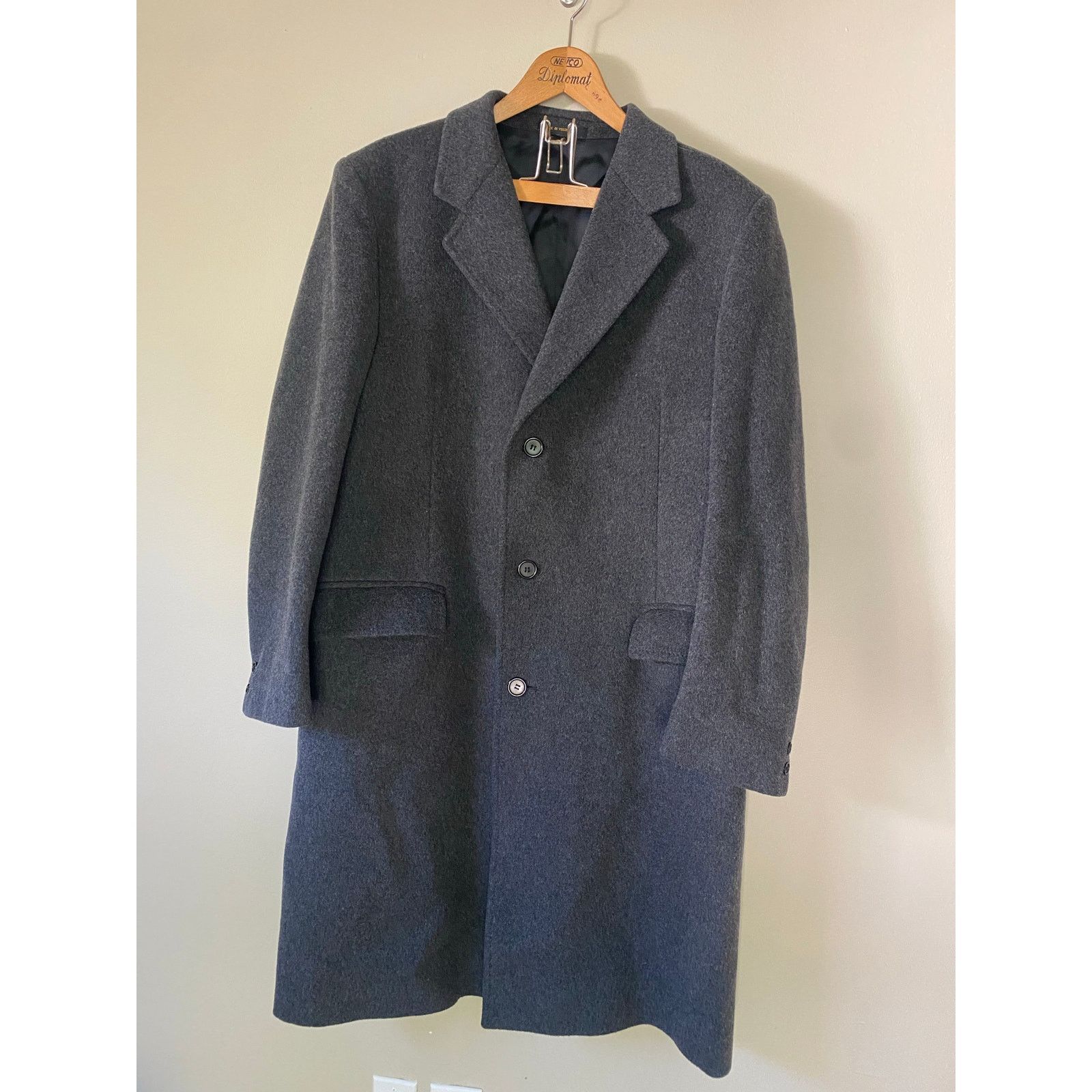 Saks Fifth Avenue XL? Saks Fifth Ave Cashmere Blend Overcoat Woven Italy Gray Size US XL / EU 56 / 4 - 1 Thumbnail