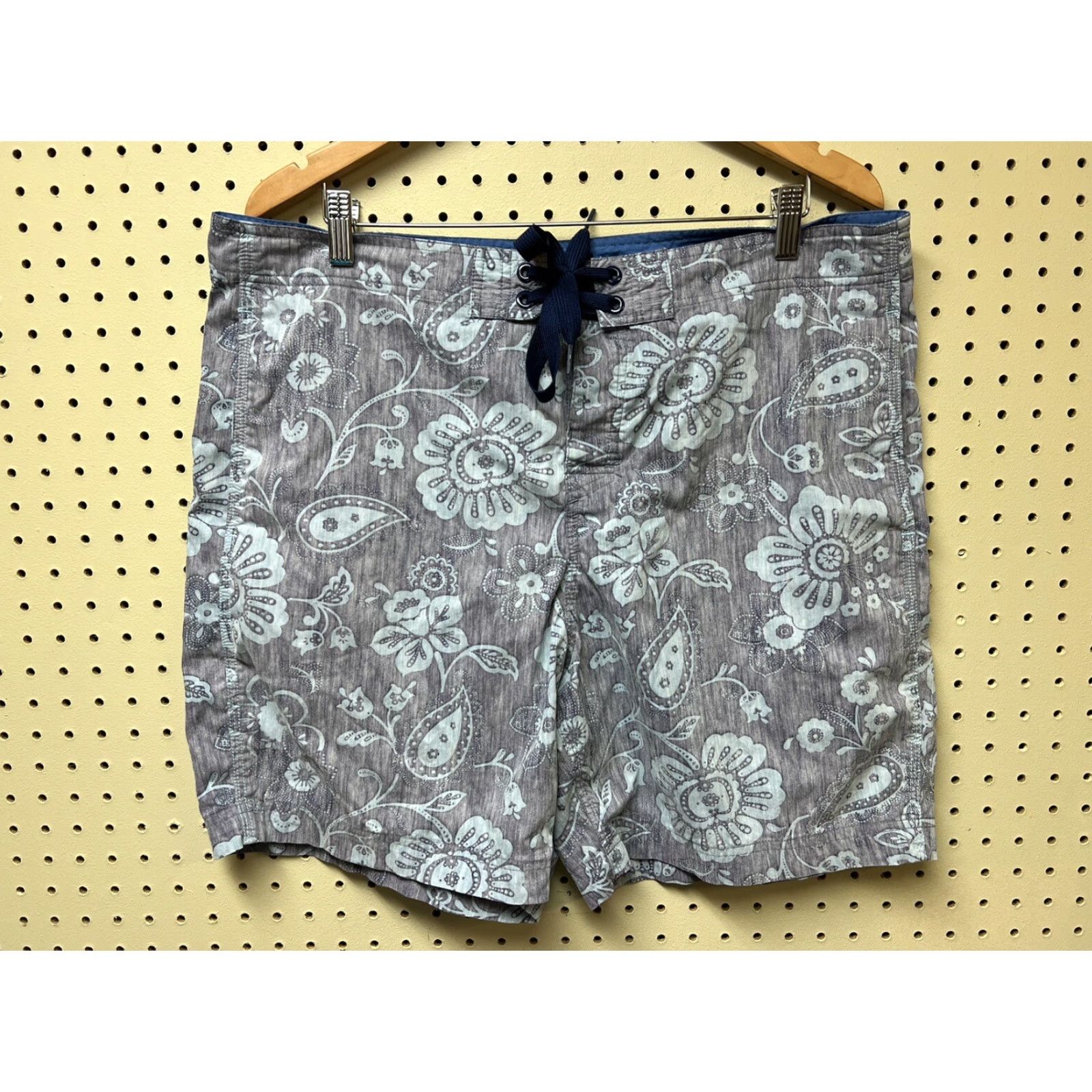 Reyn Spooner Reyn Spooner Hawaiian Floral Surf Trunks Board Shorts Blue 38 Men Regular Multi Cotton Blend Unlined Swim Bottom Vintage No Size US 38 / EU 54 - 2 Thumbnail