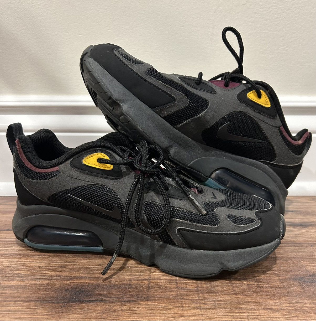 Nike Nike Air Max 200 Bordeaux Men's Size 8 Black Athletic Shoes Size US 8 / EU 41 - 1 Thumbnail