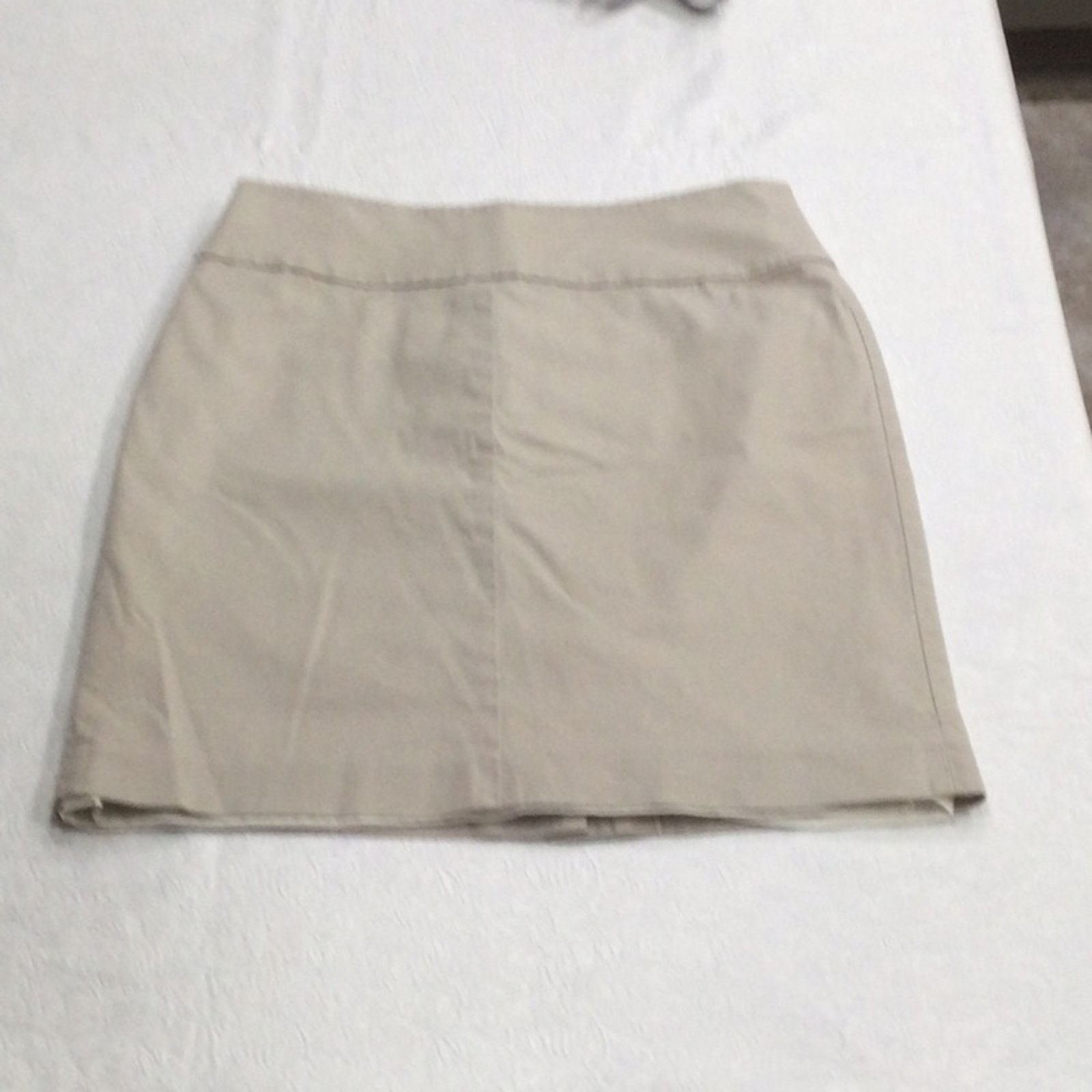 Banana Republic Banana Republic Tan Back Slit Lined Mini Skirt Sz 2 Size 26" / US 2 / IT 38 - 16 Thumbnail