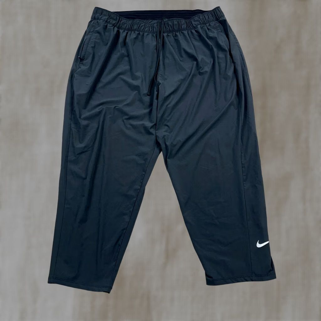 Nike Nike Dri-FIT Pants Women 2X Black Cropped Windbreakers Joggers Featherlight Dri-Fit Size 40" / US 18 - 1 Thumbnail