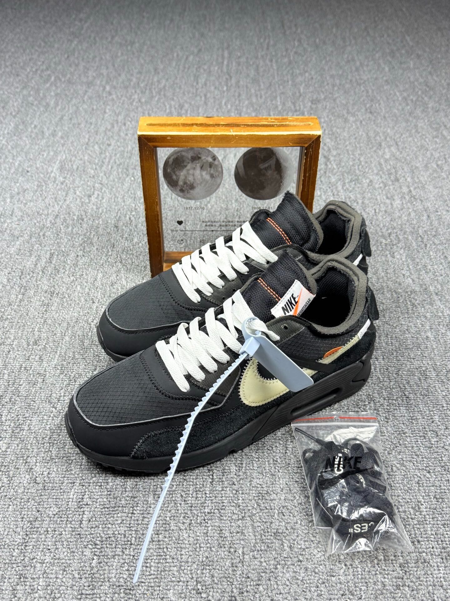 Nike Nike MAX90 Black Lowtop Sneakers 9 Men Size US 9 / EU 42 - 1 Thumbnail