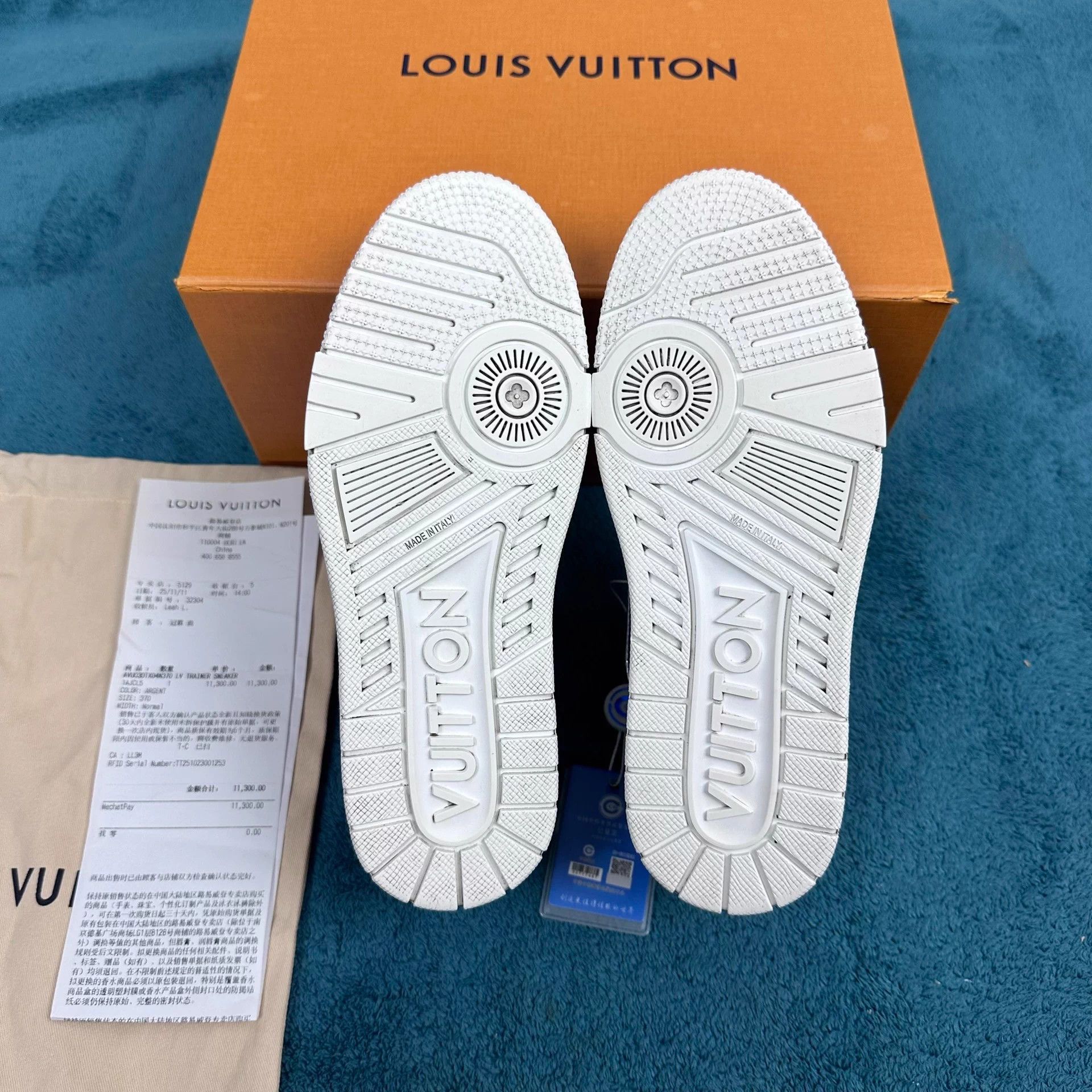 Louis Vuitton LV Trainer 25FW Patent Leather Low Top Silver EU37 Size US 6 / IT 36 - 5 Thumbnail