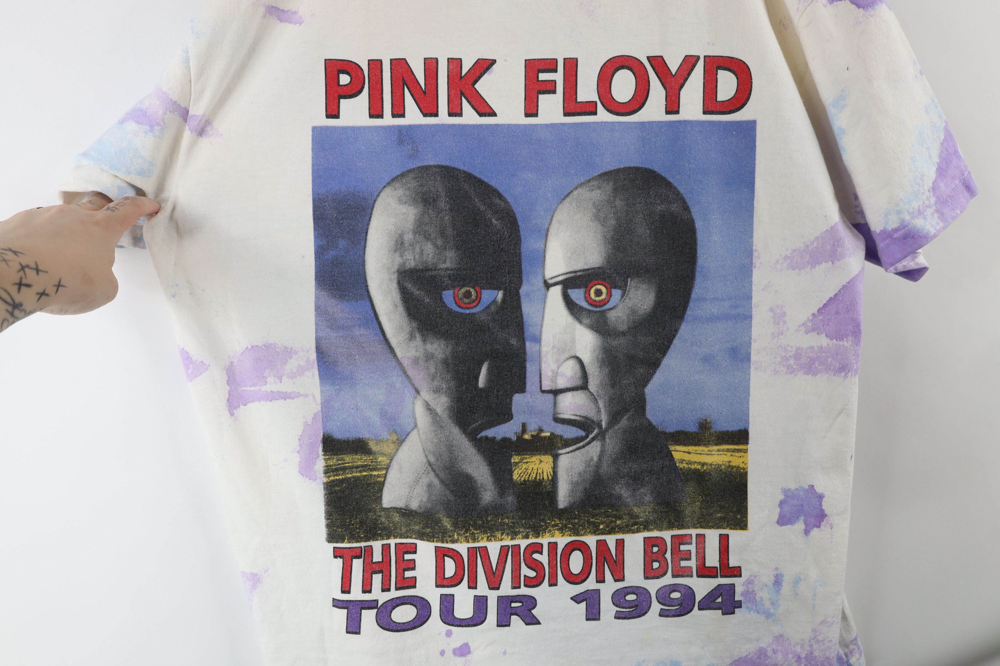 Vintage Vintage 90s Division Bell Tour Pink Floyd Band T-Shirt USA Size US XL / EU 56 / 4 - 4 Thumbnail