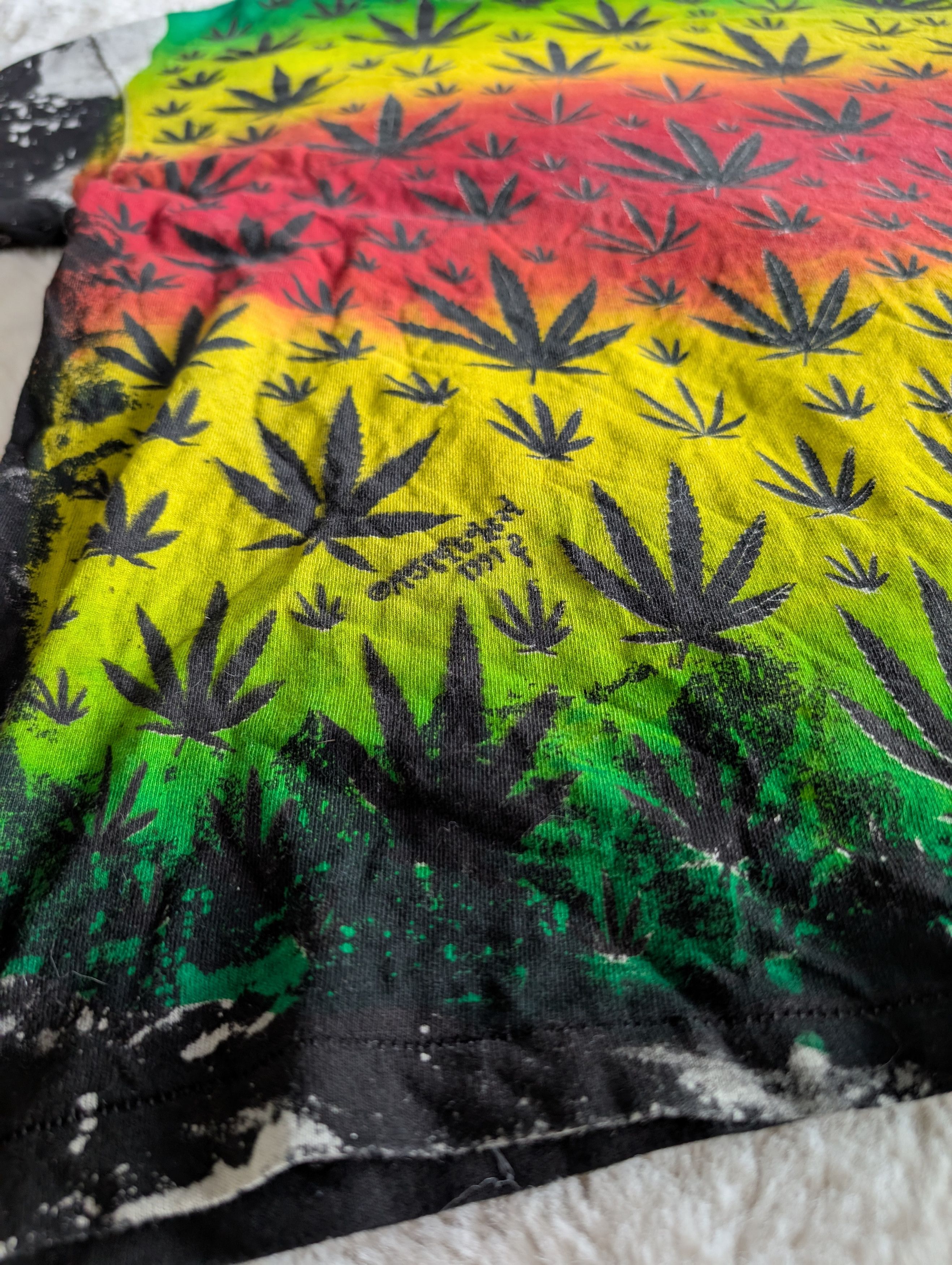 Hanes Vintage 1992 Mosquitohead Weed all over print shirt XL Size US XL / EU 56 / 4 - 3 Thumbnail