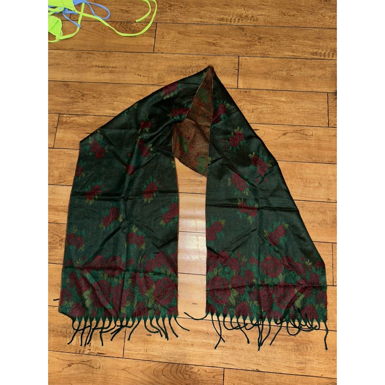 Japanese Brand × Vintage Floral Scarf Flower Print Roses Red And Green Size ONE SIZE - 1 Preview