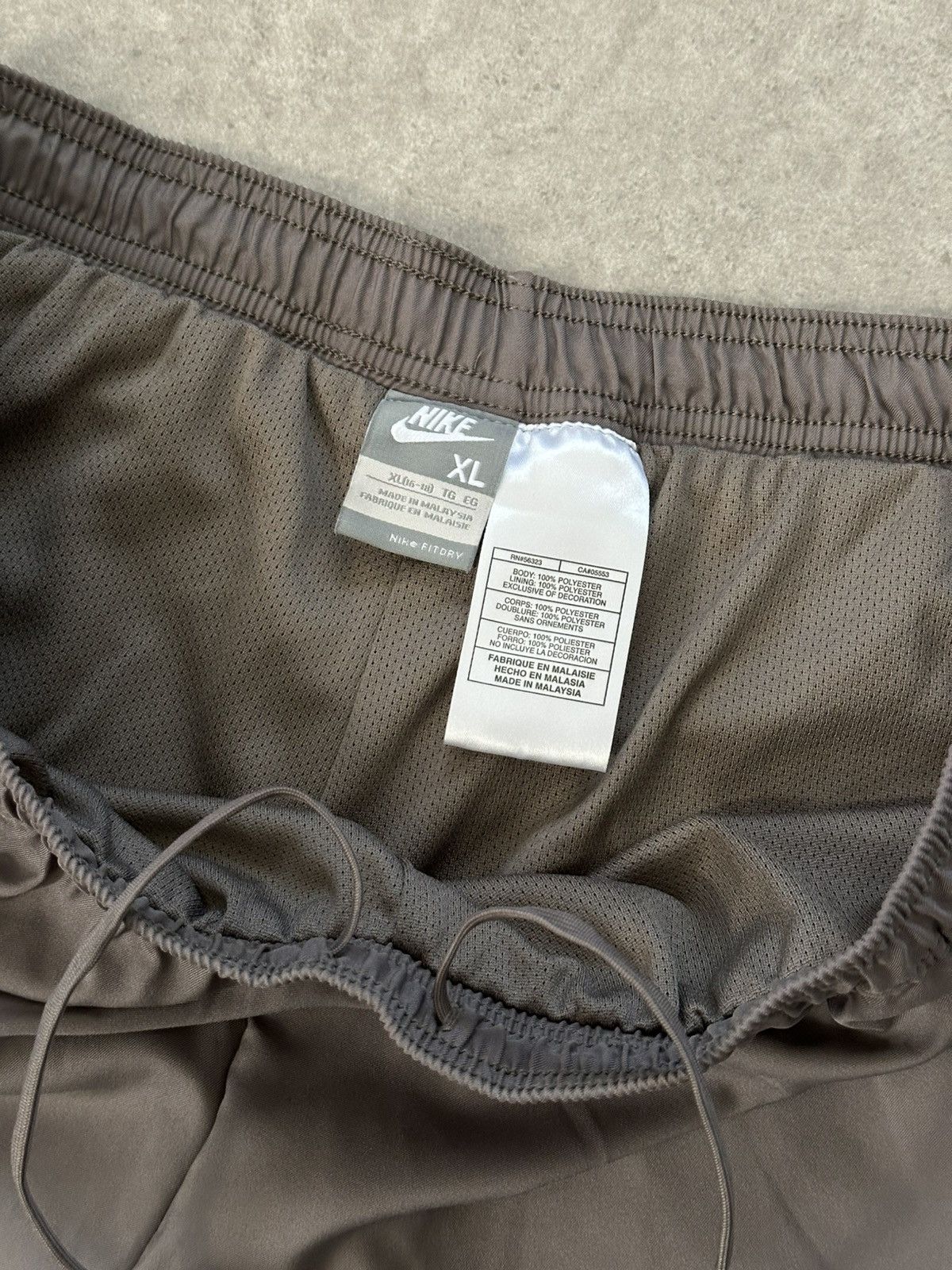 Nike Vintage Nike Track Pants Y2K Athletic Wear Casual Essential Size US 34 / EU 50 - 7 Thumbnail