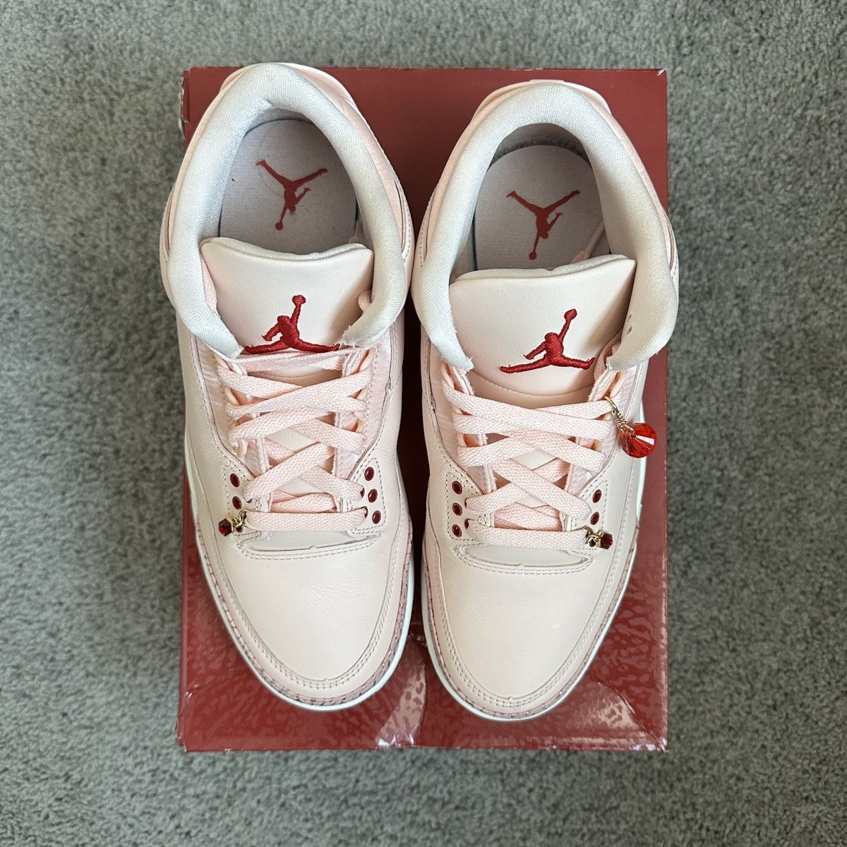 Jordan Brand × Nike Wmns Air Jordan Retro 3 Valentines Day Size US 9.5 / IT 39.5 - 3 Thumbnail