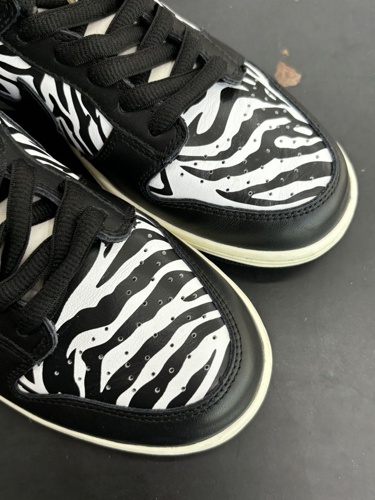 Nike Nike SB Dunk Low OG Quartersnacks Zebra Sz. 7.5 Size US 7.5 / EU 40-41 - 6 Thumbnail