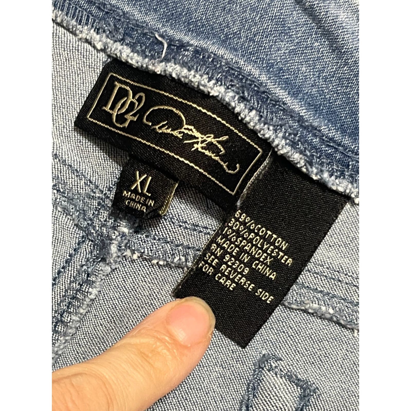 Vintage DG2 Jeans Womens XL Blue Denim Pull On Straight Leg Medium Wash Regular 5-Pocket Inseam 30 in Size 40" / US 18 - 4 Thumbnail