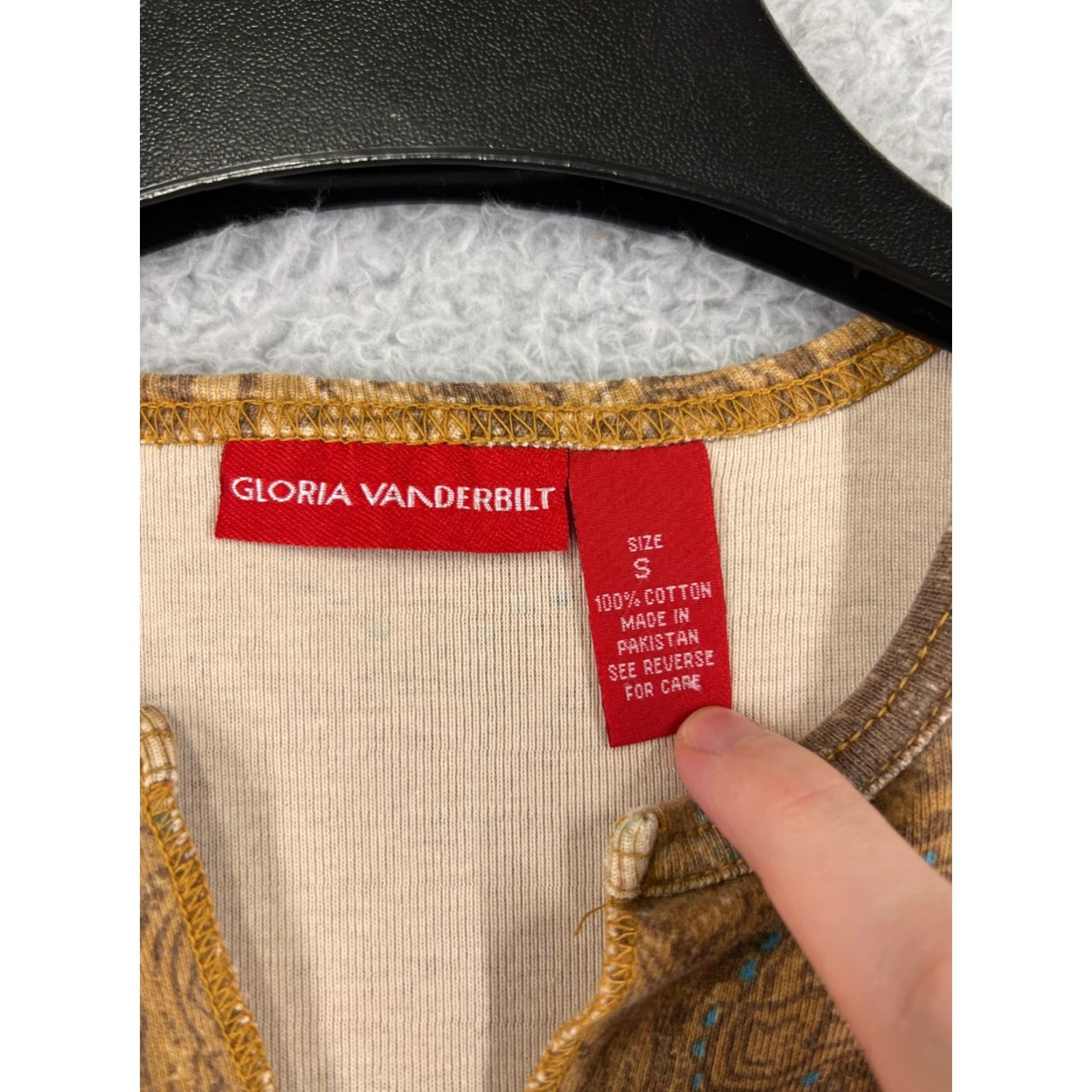 Gloria Vanderbilt Gloria Vanderbilt Women's T-Shirt Small Beige Paisley V-Neck Casual Logo Classic Designer Size S / US 4 / IT 40 - 3 Thumbnail