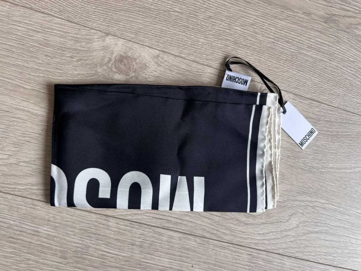 Designer × Moschino NWT Moschino Couture Silk Square Logo Scarf Made in Italy Size ONE SIZE - 4 Thumbnail