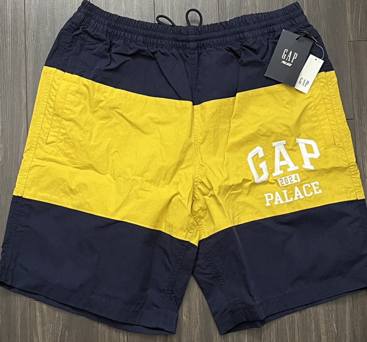 Gap × Palace Gap x Palace Collaboration Shorts L Navy Size US 34 / EU 50 - 1 Thumbnail