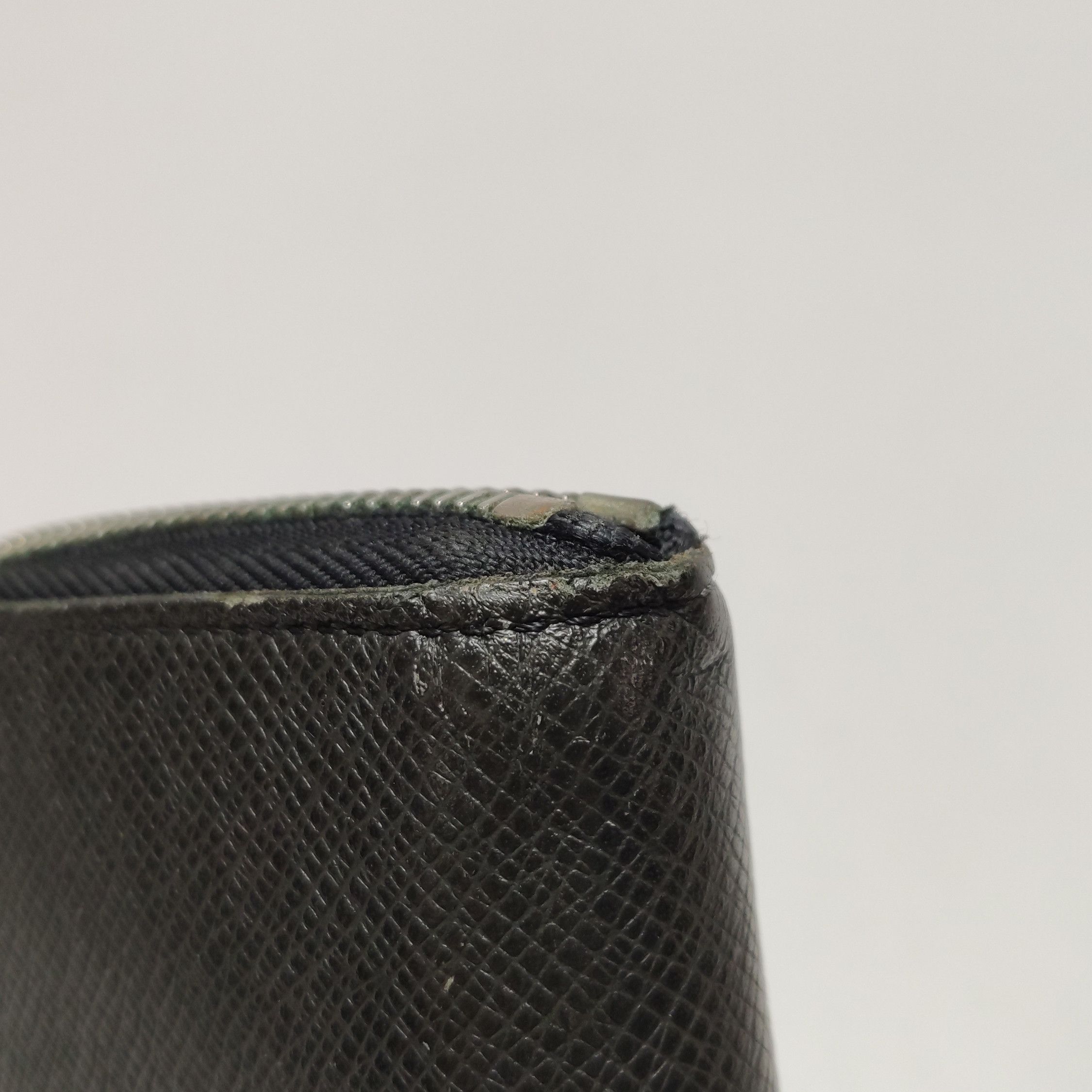 Louis Vuitton Louis Vuitton (LV) Zippy leather solid color zipper embosse Size ONE SIZE - 7 Thumbnail
