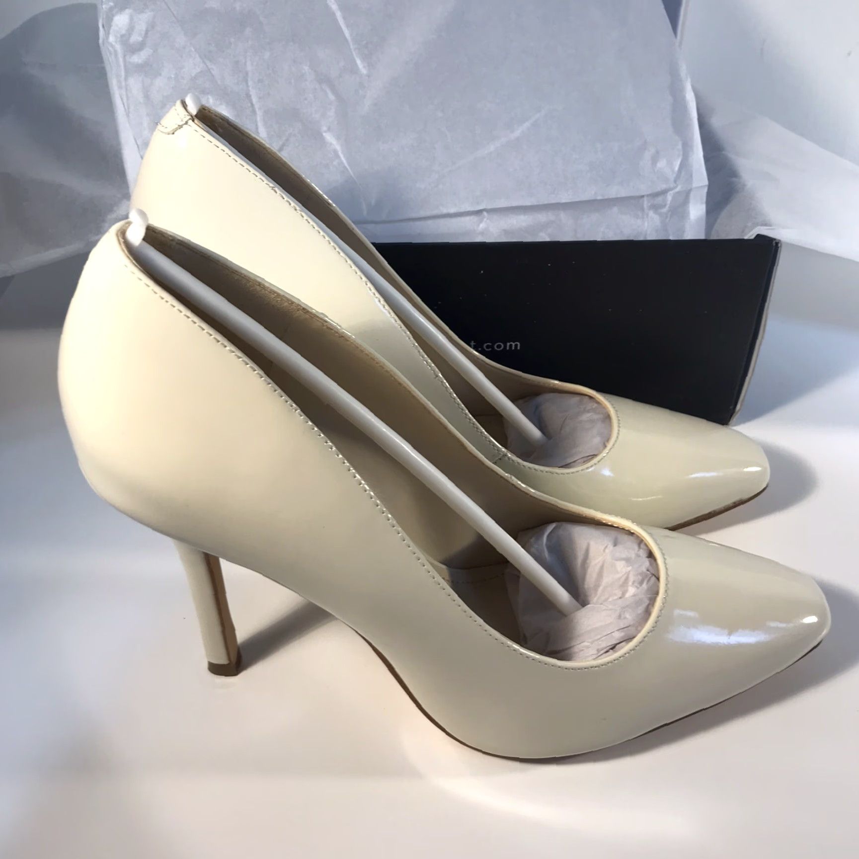 VINTAGE Nine West Pump Dress Shoe Womens Ivory Faux Leather Size 8M 4in  Heels