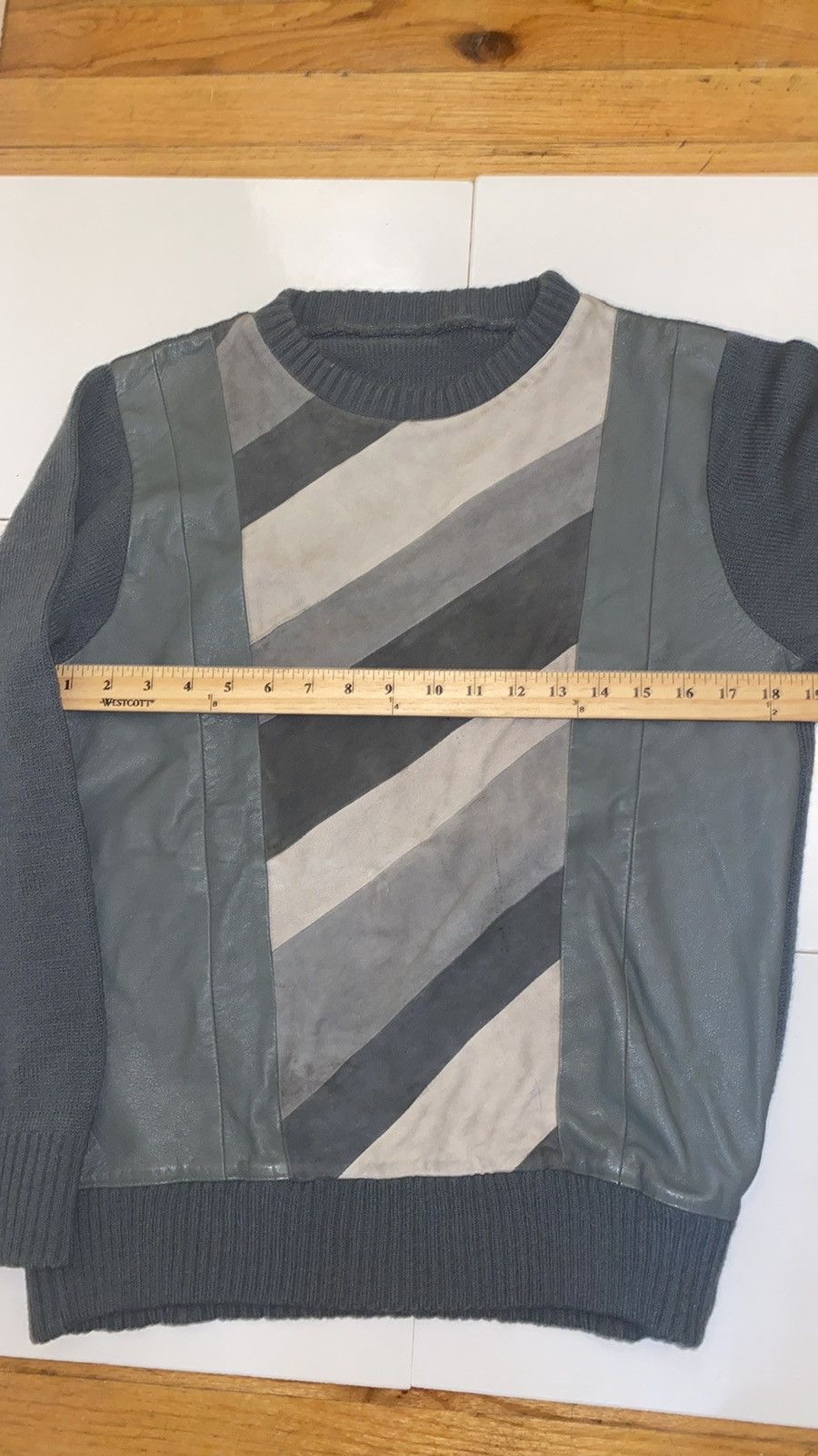 Vintage Vintage Wool and suede/leather Italian sweater. Size Large. Size US L / EU 52-54 / 3 - 5 Thumbnail