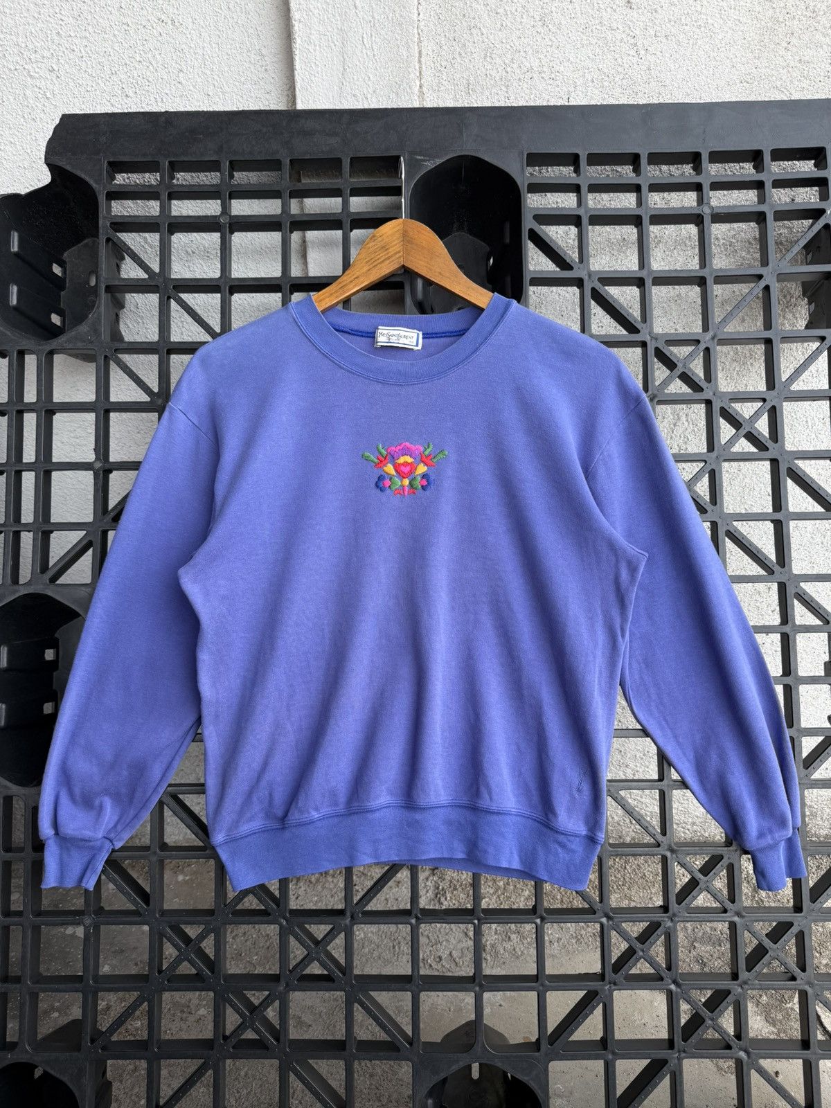 Yves Saint Laurent Yves Saint Laurent Vintage Center Embroidery Tee Size L / US 10 / IT 46 - 1 Thumbnail