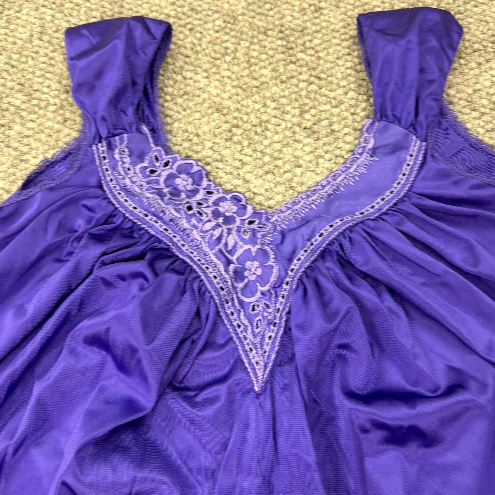 Vintage VINTAGE Vanity Fair Nightgown Womens Small Purple Nylon Lace Sleepwear 80s Size ONE SIZE - 2 Thumbnail