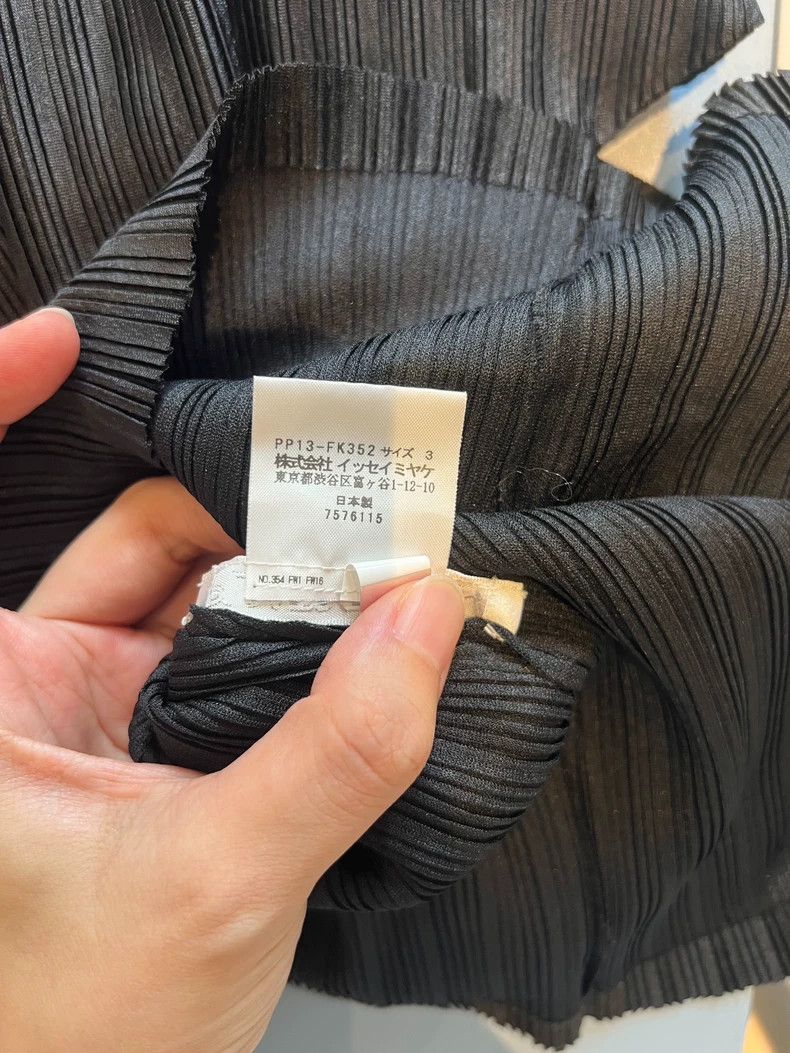 Issey Miyake Issey Miyake Black pleated top Size L / US 10 / IT 46 - 2 Thumbnail