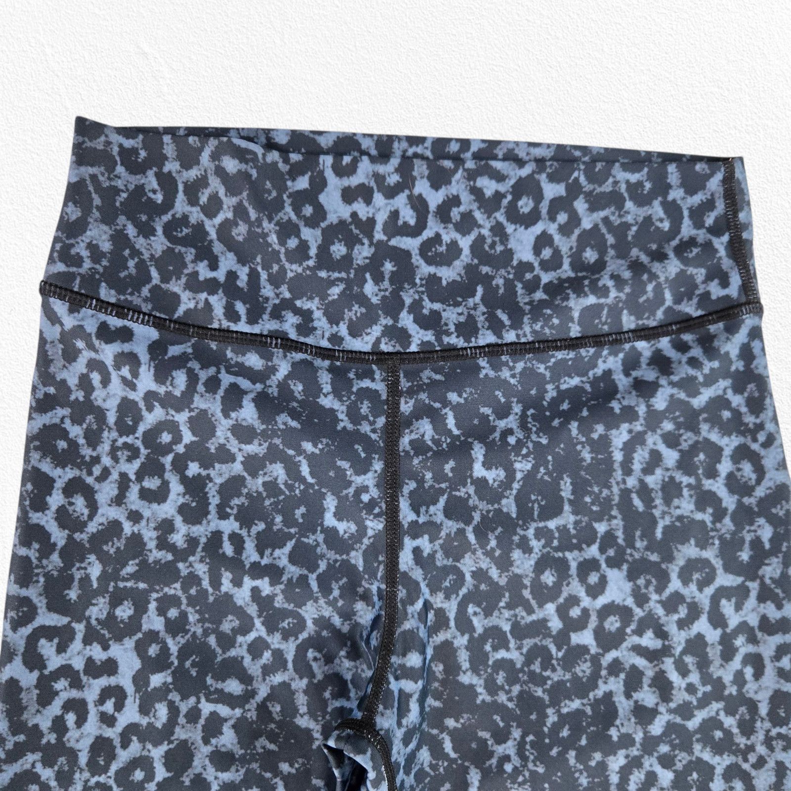 Other Blue Leopard Scrunch Leggings Animal Print Leggings Size 6-8 Size 28" / US 6 / IT 42 - 4 Thumbnail