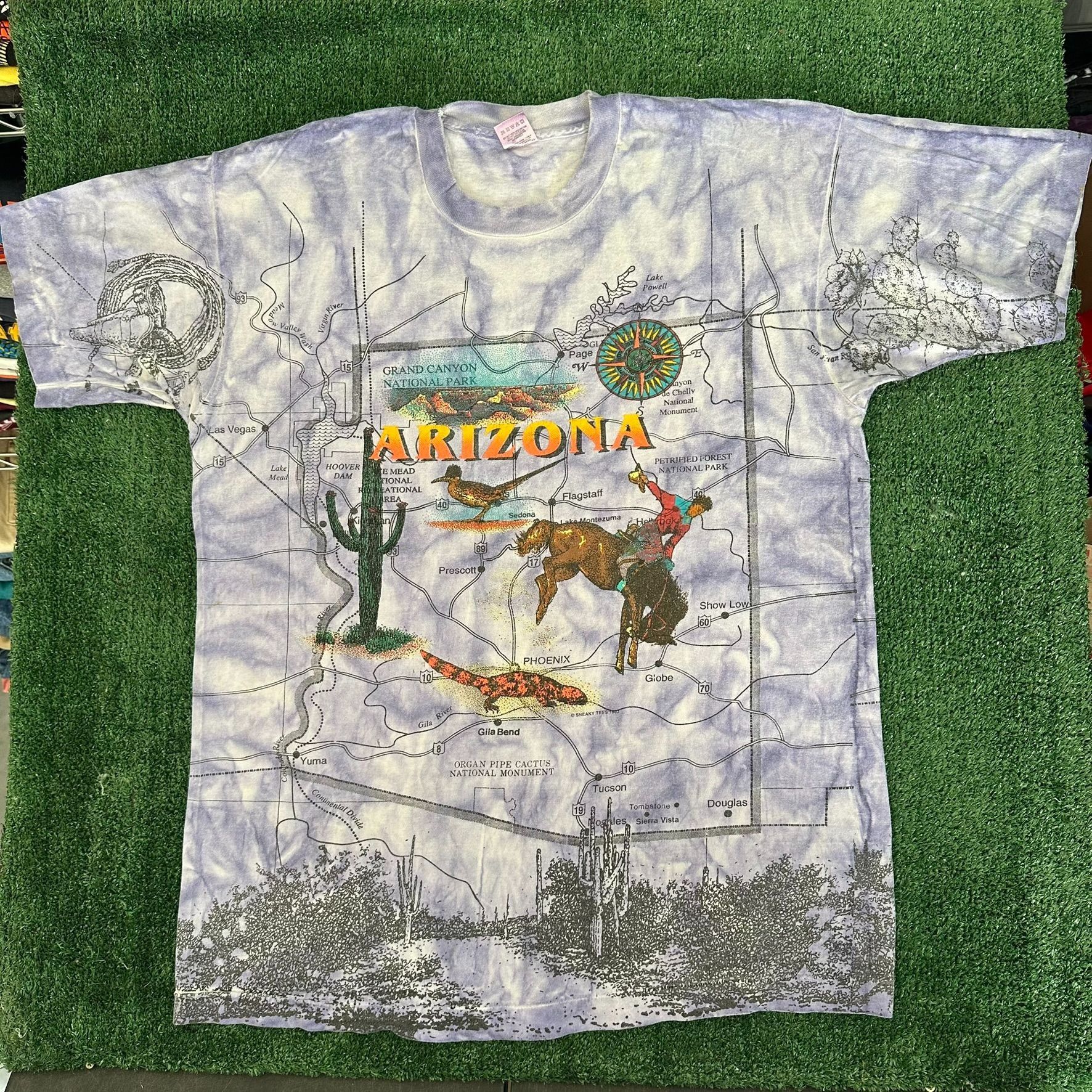 Fruit Of The Loom Vintage 90s Arizona Map T-Shirt AOP Western Cowboy Tee Size US XL / EU 56 / 4 - 1 Thumbnail