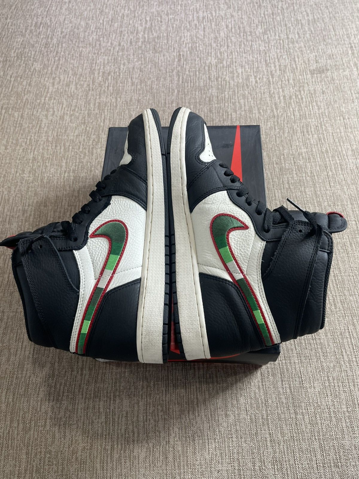 Jordan Brand Jordan 1 Retro High Sports Illustrated (A Star is Born) Size US 12 / EU 45 - 4 Thumbnail