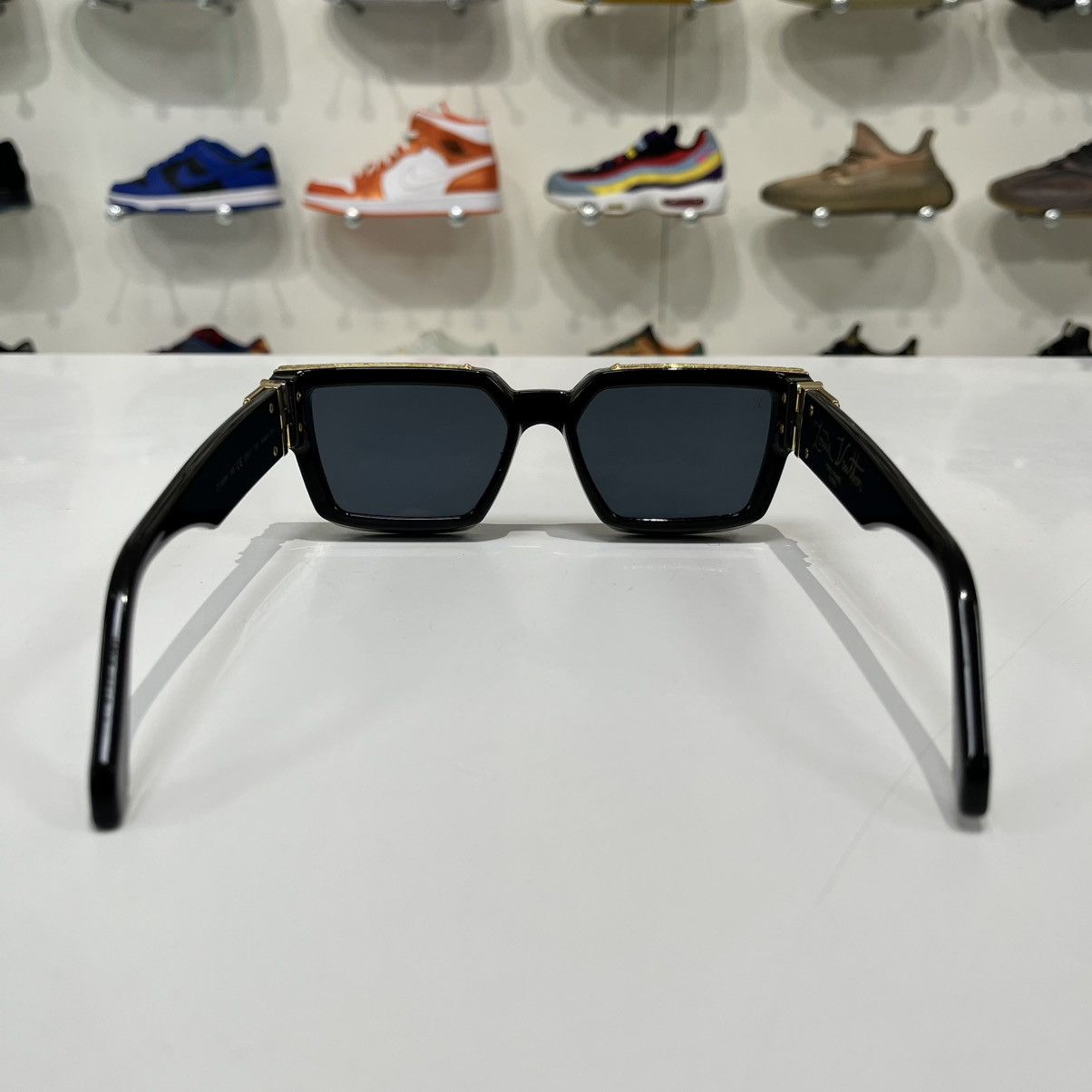 Louis Vuitton Louis Vuitton Millionaires Sunglasses Black Size ONE SIZE - 4 Thumbnail