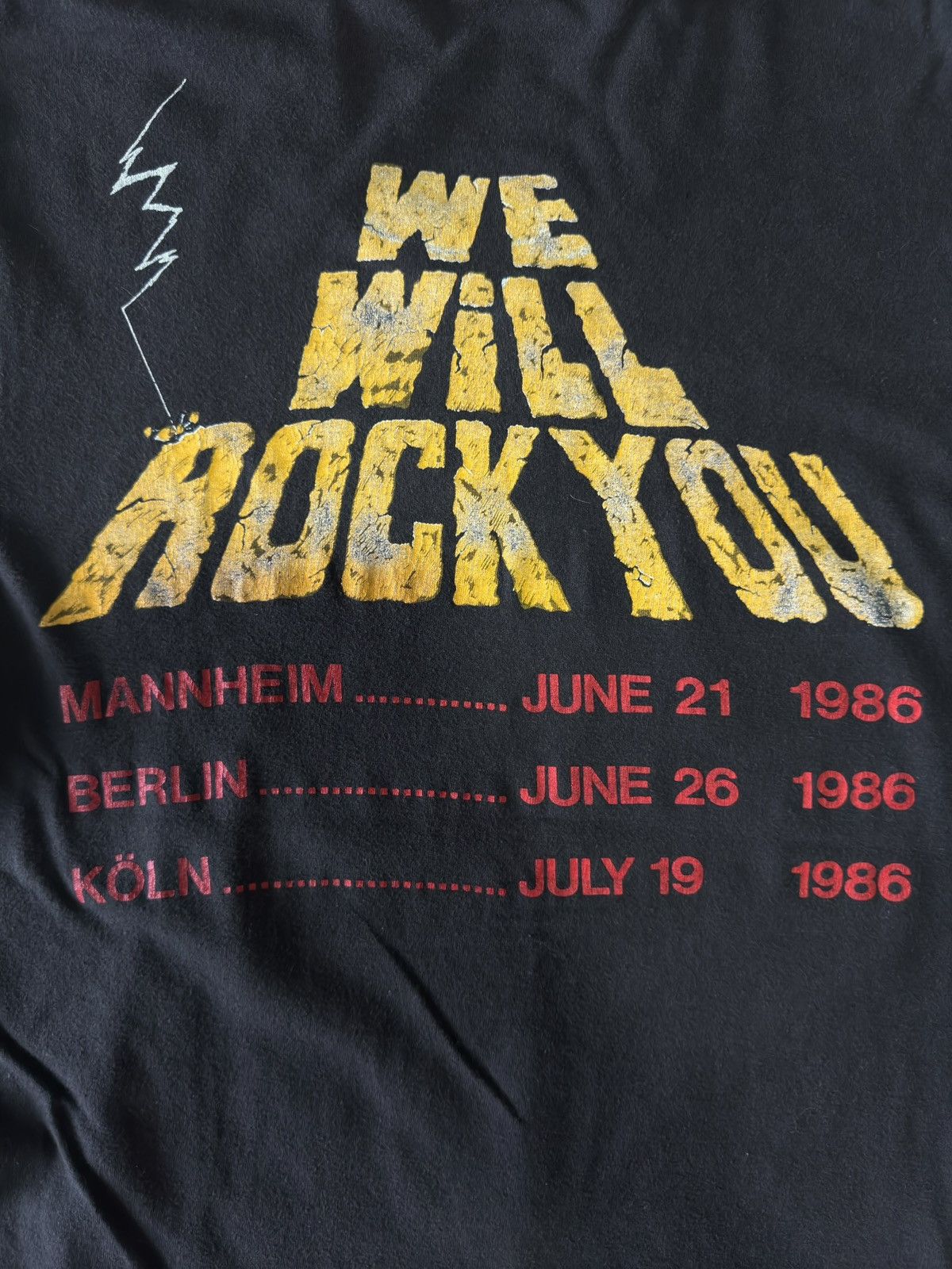Band Tees 1986 Queen We Will Rock You Freddie 80s Germany Tour Shirt Size US M / EU 48-50 / 2 - 4 Thumbnail