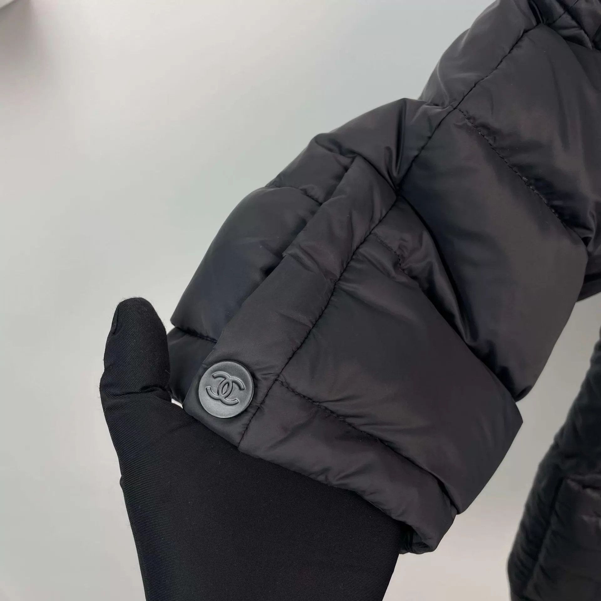 Chanel Chanel black poly waist cinch puffer jacket 34 Size XS / US 0-2 / IT 36-38 - 3 Thumbnail