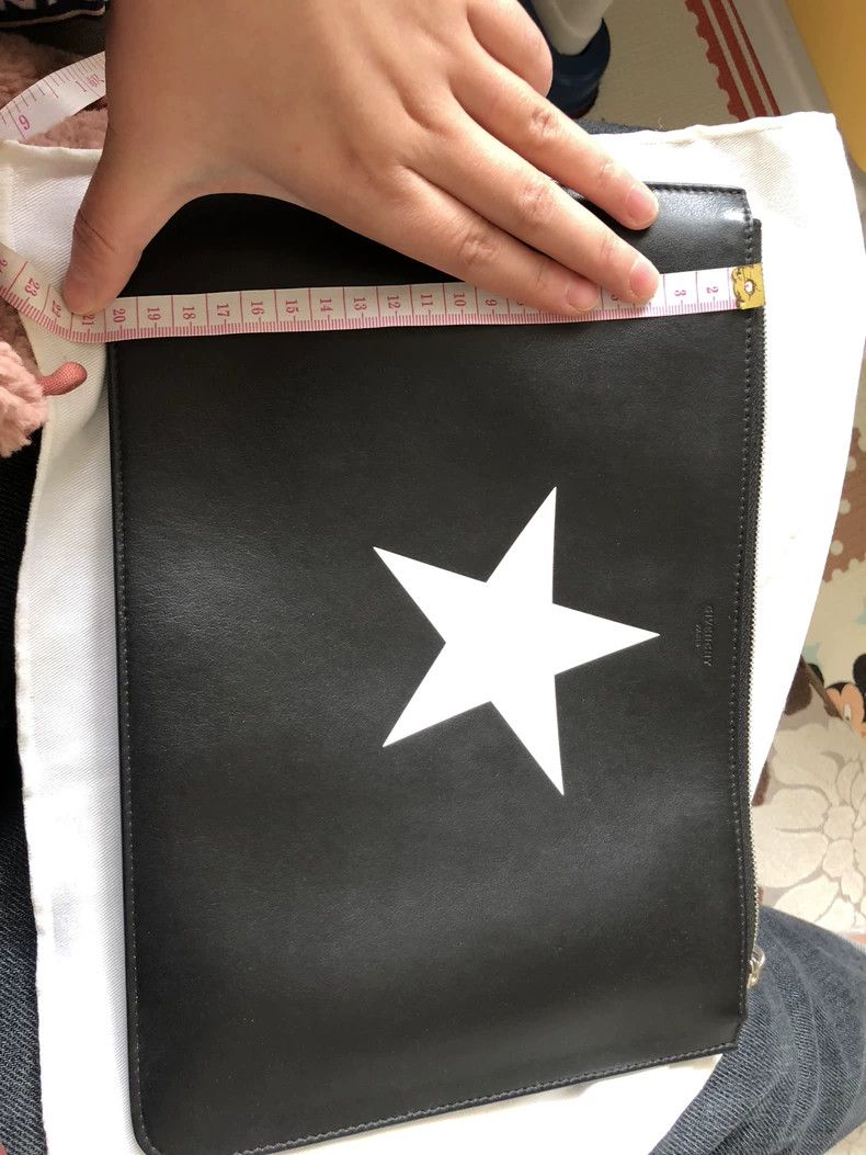 Givenchy Givenchy Rare Edition Star-shaped Men's Handbag Purchased Size ONE SIZE - 8 Thumbnail