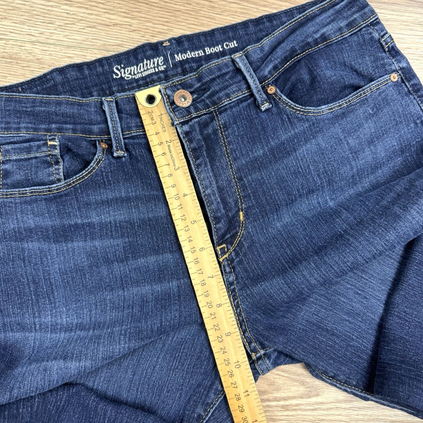 Levi's Signature By Levi Strauss Modern Boot Cut Jeans 12M Womens 12 Regular Blue Cotton Blend Mid Rise 30in Inseam - Used Vintage-esque? (rearranged) Size US 12 / IT 42 - 7 Thumbnail