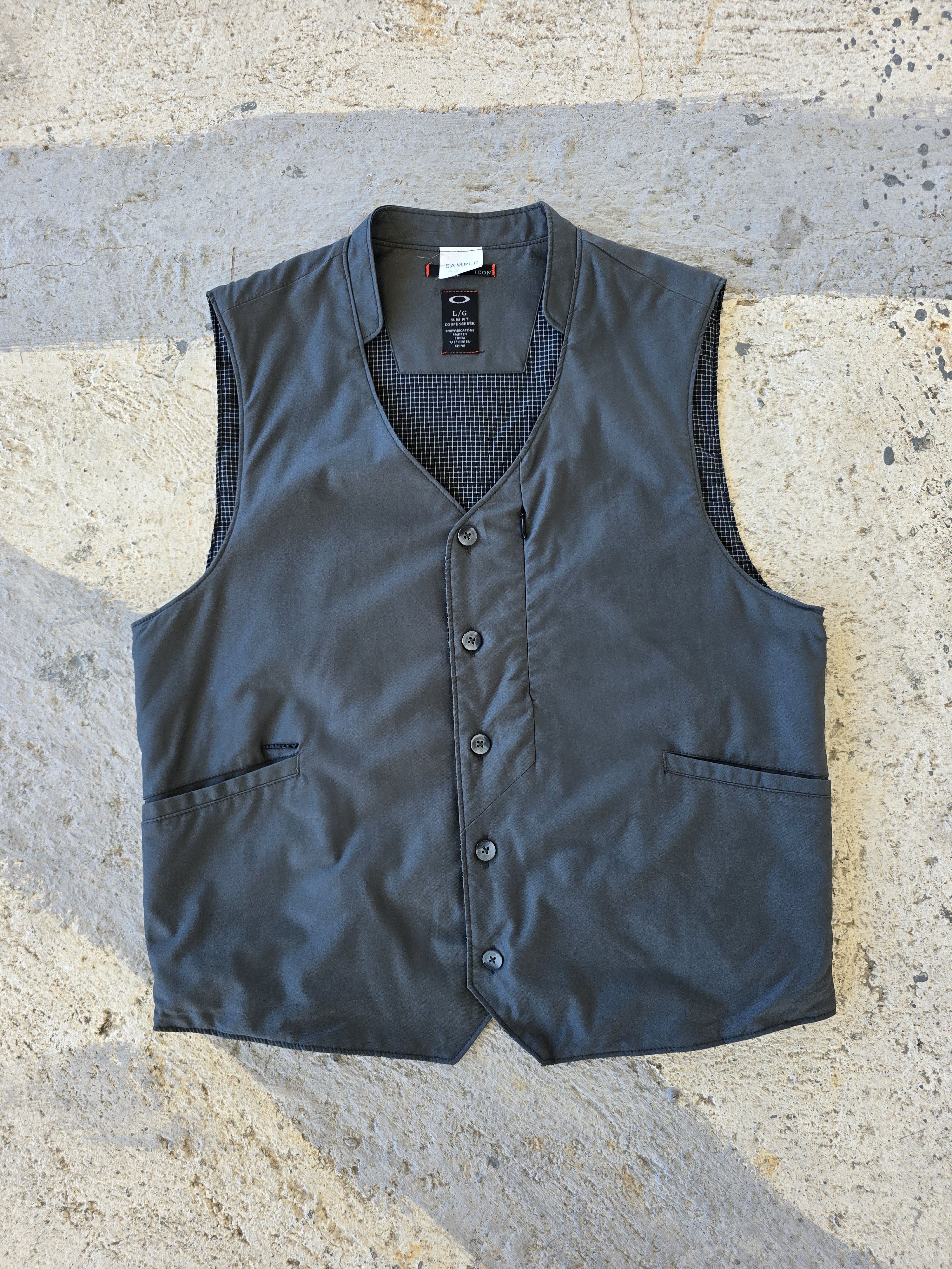 Oakley SAMPLE Vintage Tactical Icon Vest Size US L / EU 52-54 / 3 - 1 Thumbnail