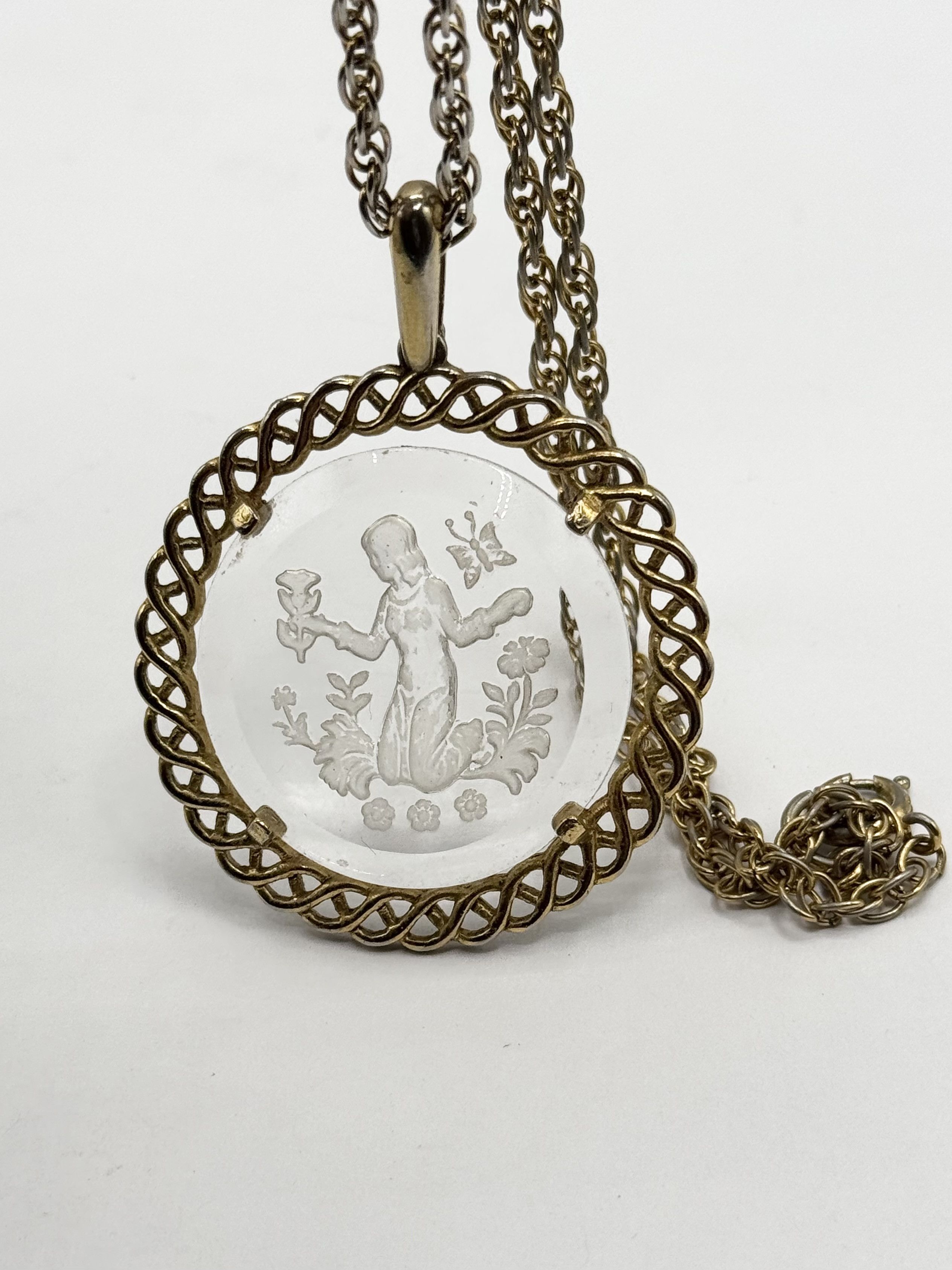 Vintage Vintage Crown Trifari Lucite Zodiac Intaglio Pendant Necklac Size ONE SIZE - 2 Thumbnail
