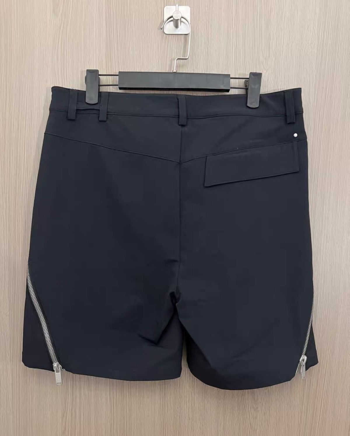 Heliot Emil Heliot Emil HE Woven Nylon Zip-Through Shorts Size US 32 / EU 48 - 2 Thumbnail