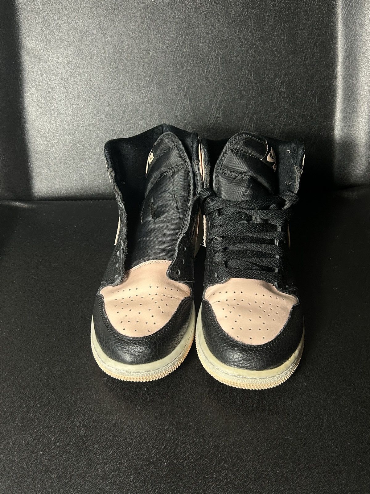 Nike Air Jordan 1 High Retro Crimson Tint Size 4.5Y GS 575441-081 Size US 4.5 / IT 34.5 - 1 Thumbnail
