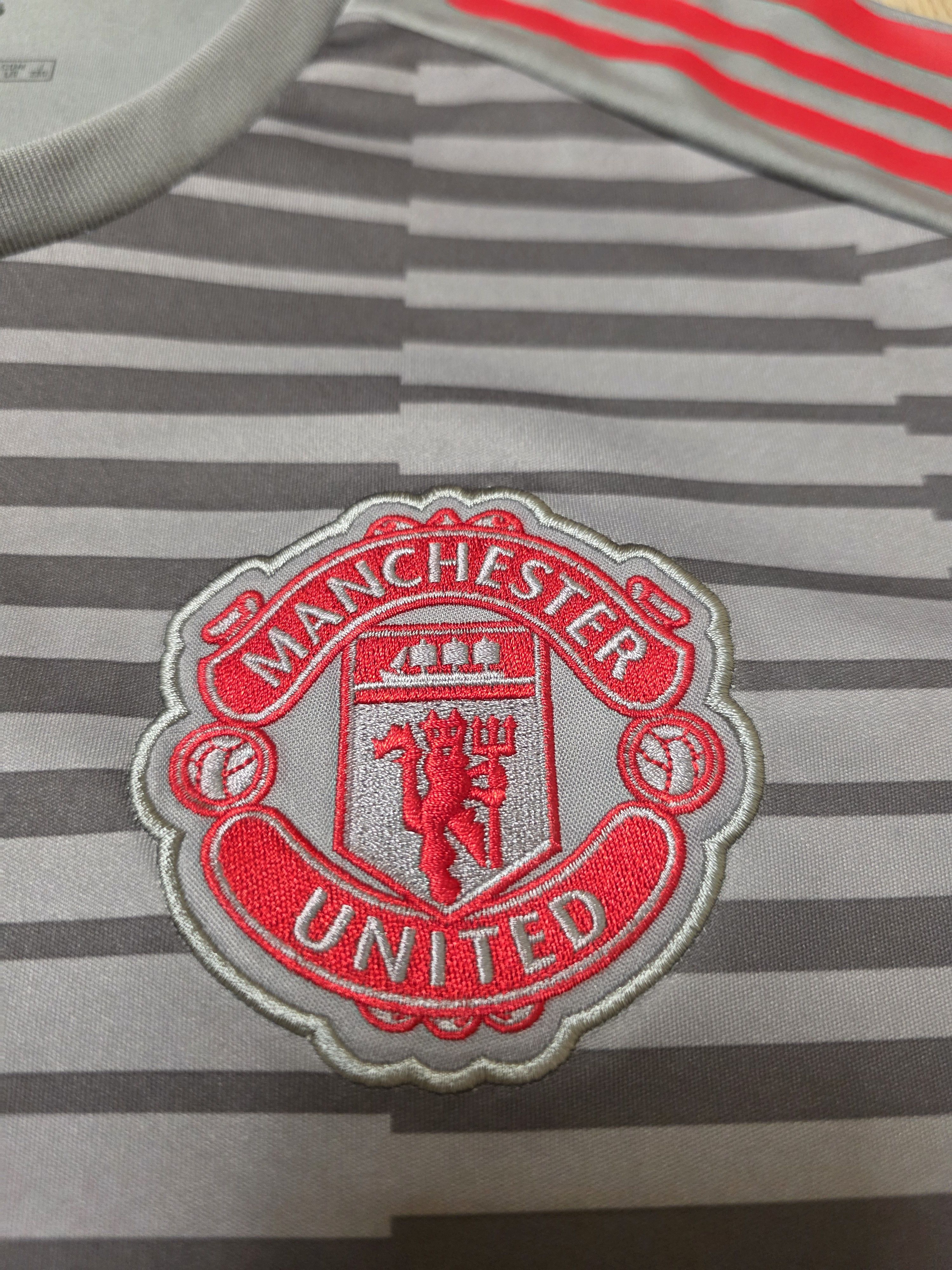 Adidas MANCHESTER UNITED 2017 TRAINING FOOTBALL SHIRT SOCCER JERSEY Size US L / EU 52-54 / 3 - 4 Thumbnail