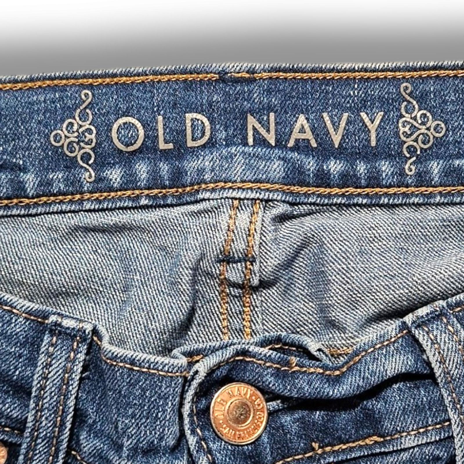 Old Navy EUC Old Navy Distressed Boyfriend Skinny Jeans Sz. 0 Regular Size 25" / US 0 / IT 36 - 4 Thumbnail