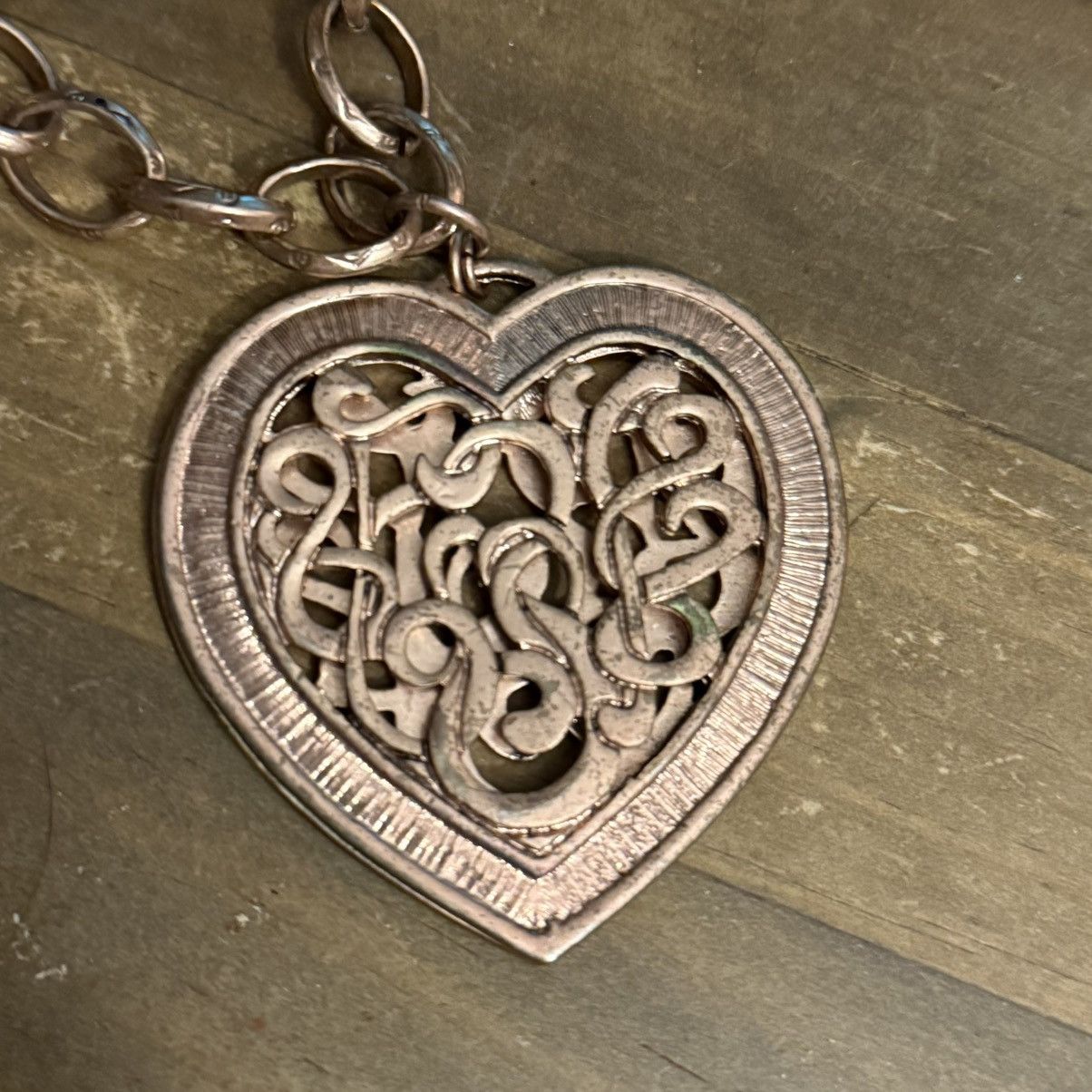 Betsey Johnson Betsey Johnson chunky gold filigree heart pendant necklace Size ONE SIZE - 4 Thumbnail