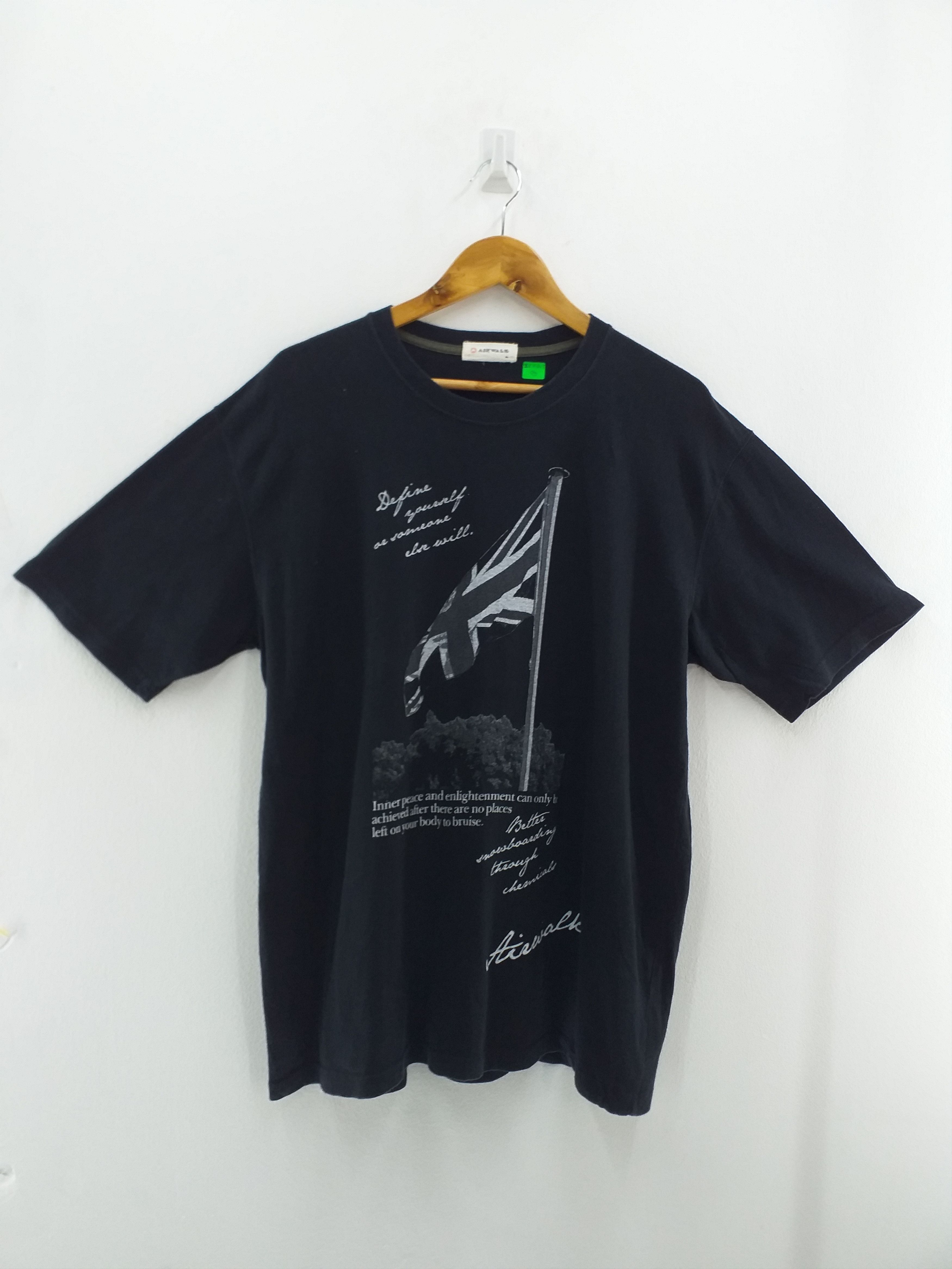 Airwalk Vintage Airwalk Japanese Brand XLarge Tee -A066 Size US XL / EU 56 / 4 - 1 Thumbnail