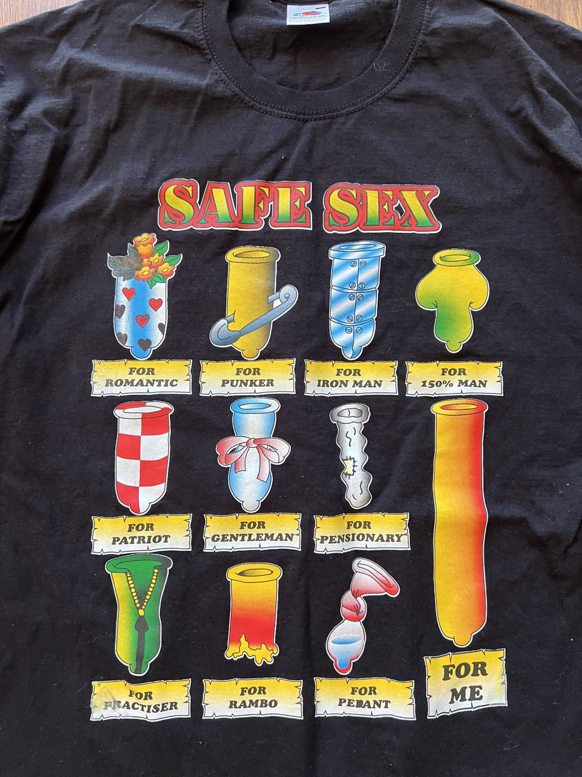 Fruit Of The Loom Vintage “SAFE SEX” T-Shirt (Fruit of the Loom, Size L) Size US L / EU 52-54 / 3 - 2 Thumbnail