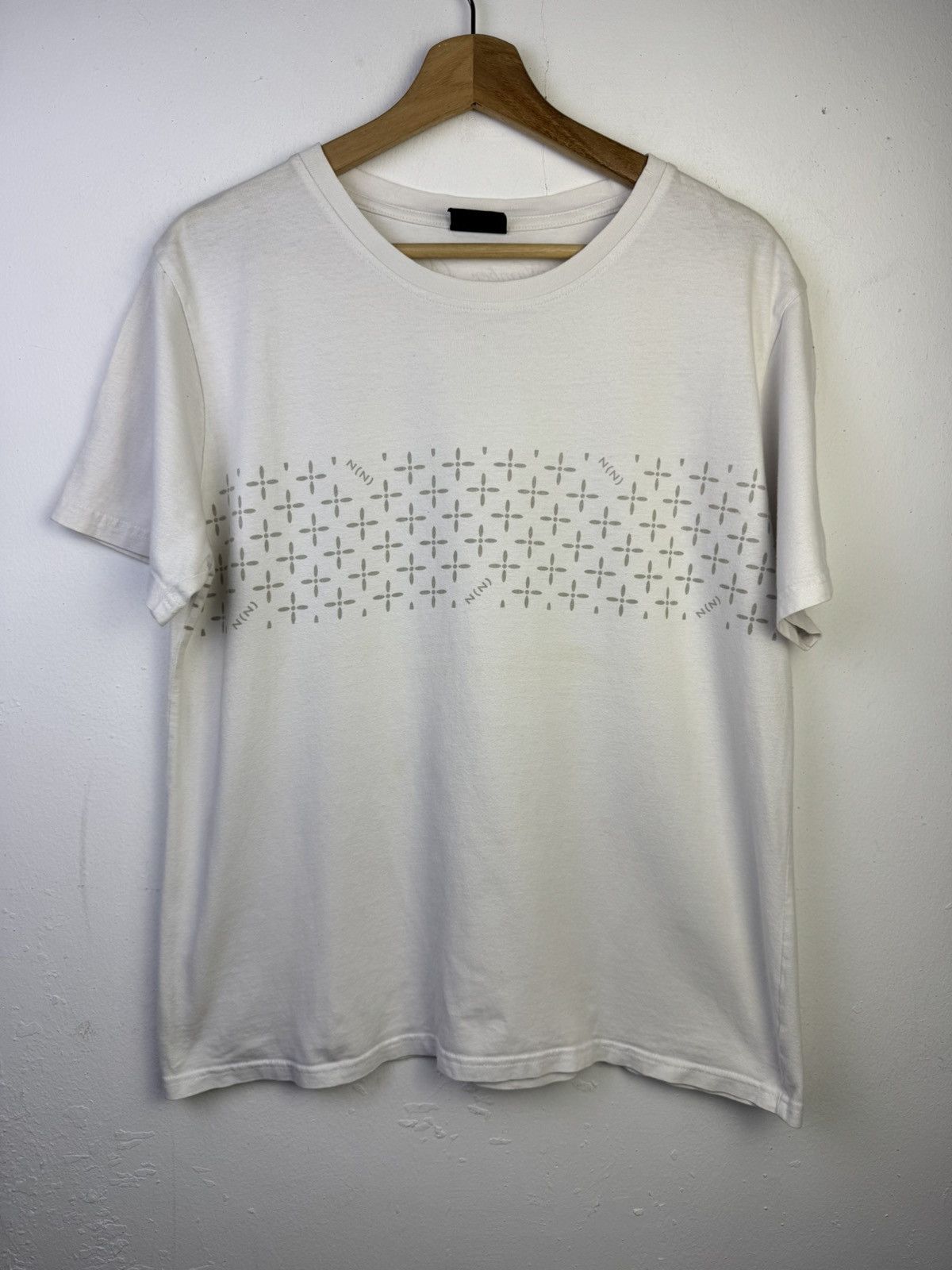 Number (N)ine Number (N)ine x Marlboro monogram t-shirt in white. Size US L / EU 52-54 / 3 - 1 Thumbnail