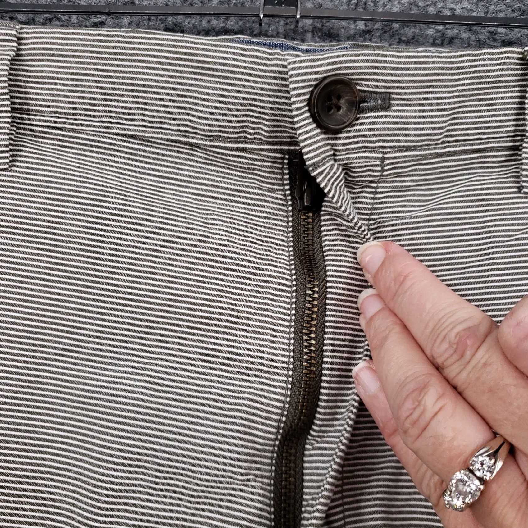 Banana Republic Banana Republic Mens Gray Striped Bermuda Shorts 38 Flat Front Mid Rise Casual Size US 38 / EU 54 - 5 Thumbnail