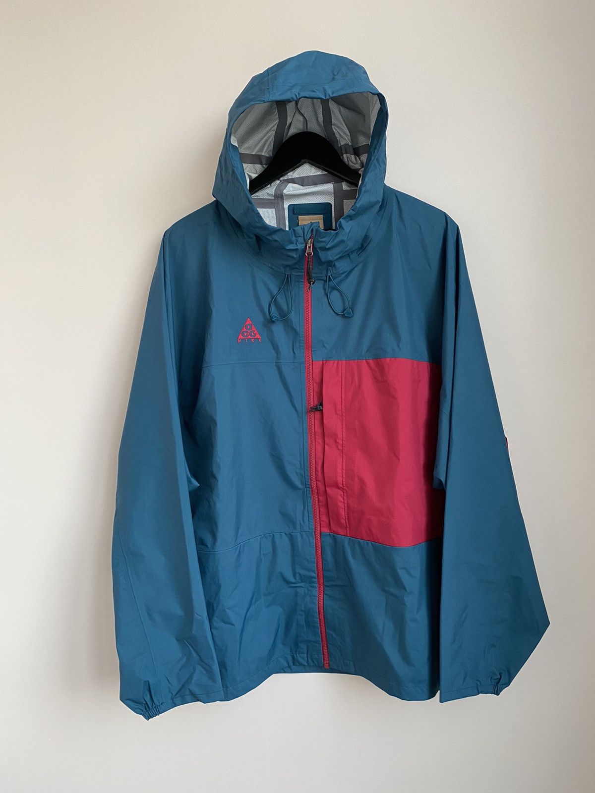 image of Nike Acg Long Sleeve Men's Packable Jacket in Blue (Size XL)