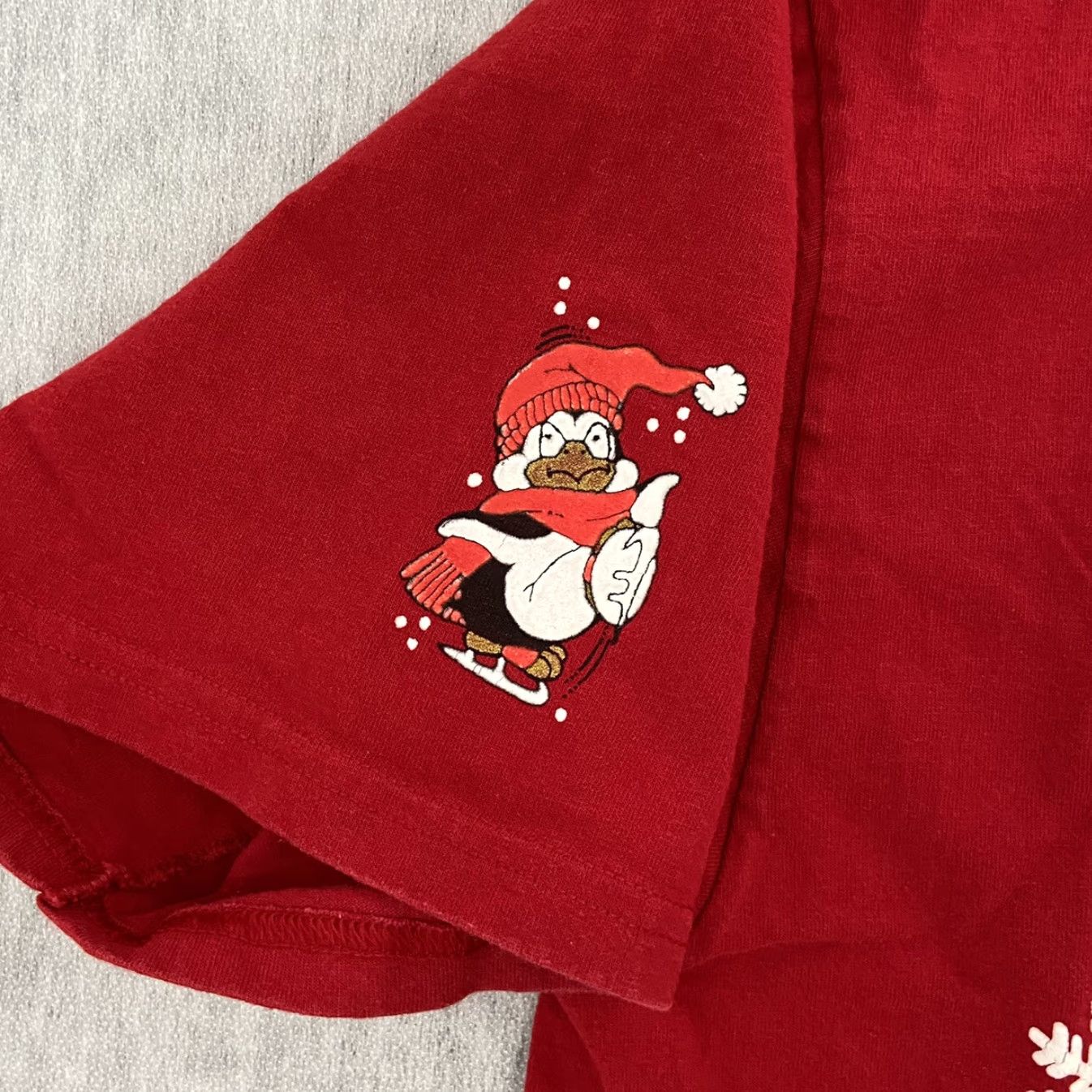 Jerzees VINTAGE Jerzees 90s Christmas Shirt Adult Large Red Penguins Slim Fit Mens T-Shirt Size US L / EU 52-54 / 3 - 6 Thumbnail