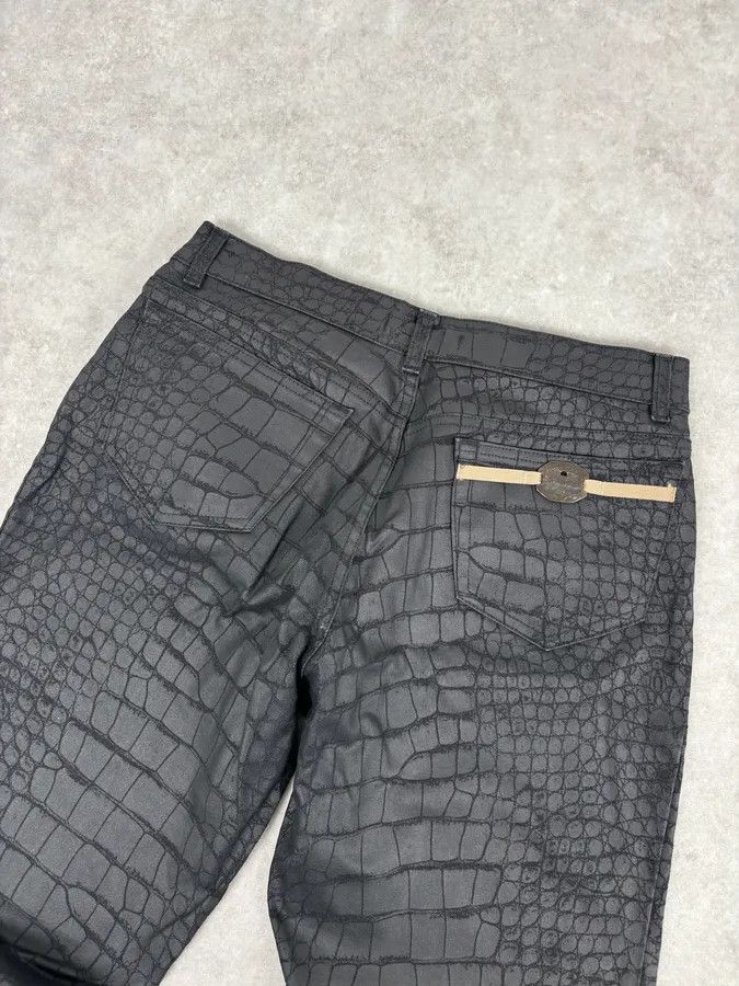 Roberto Cavalli 2000s Roberto Cavalli Crocodile Effect Obscure Black Pants Size US 32 / EU 48 - 7 Thumbnail