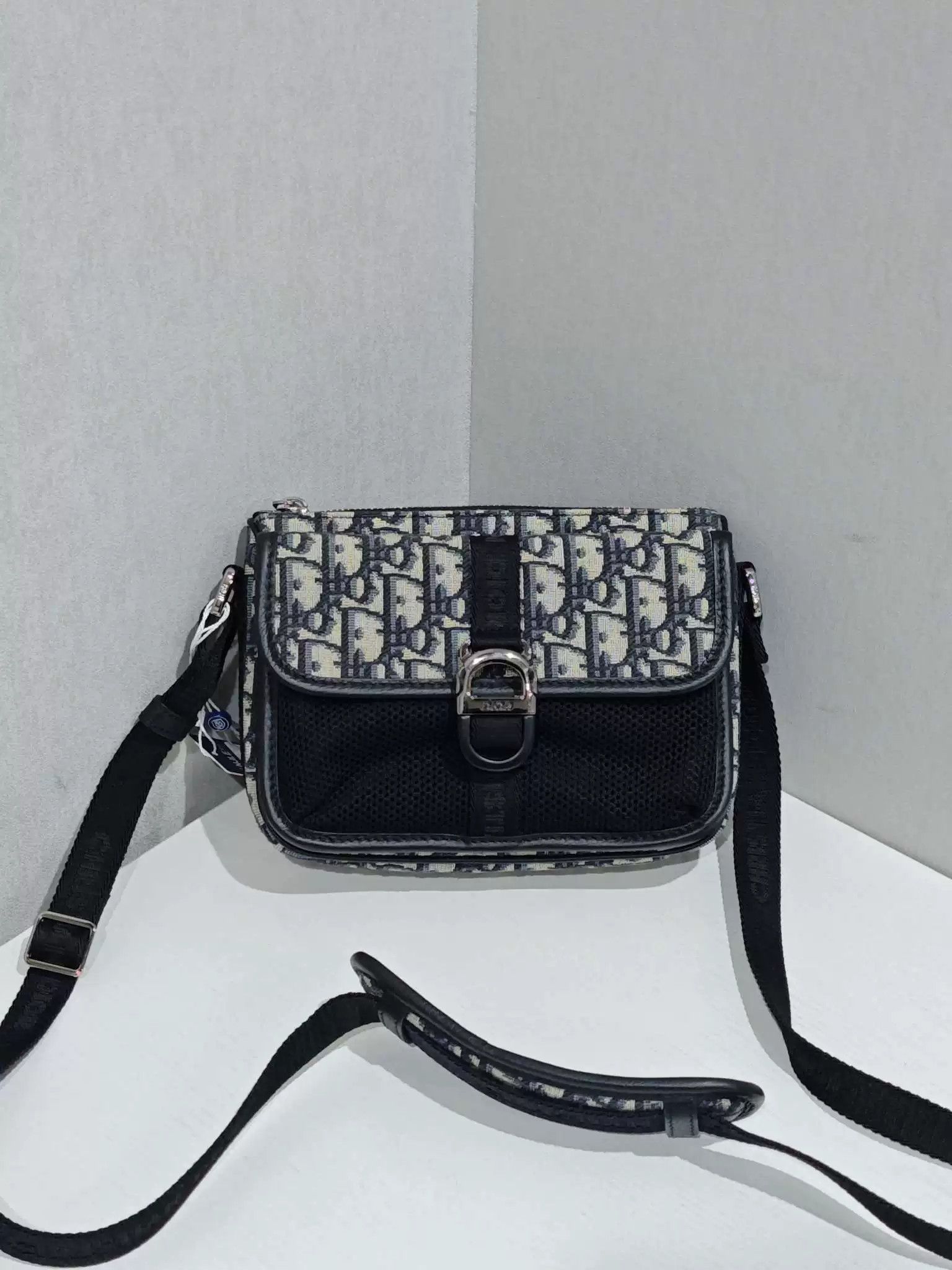 Dior Pre-loved Bag Very good condition Size ONE SIZE - 1 Thumbnail
