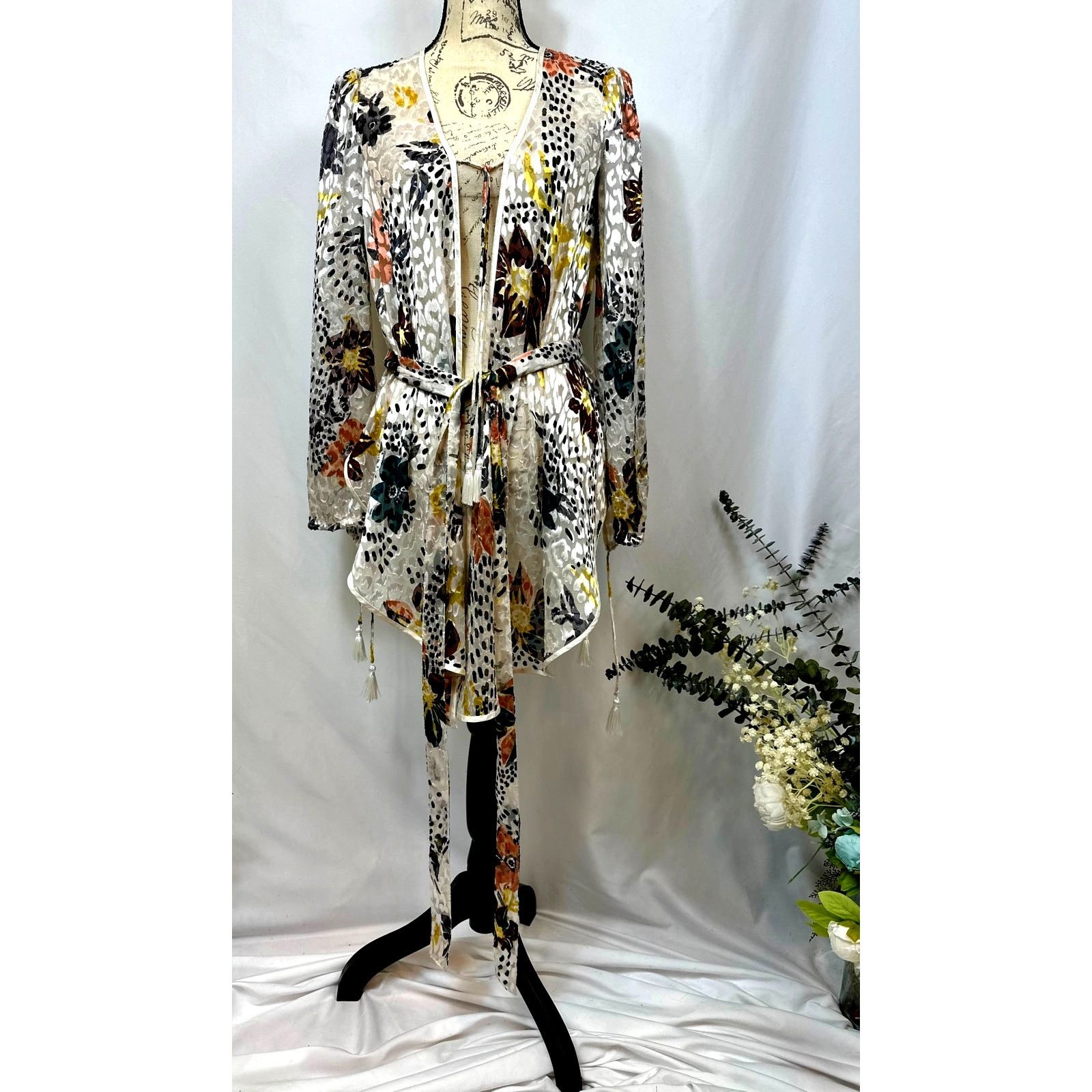 Free People Free People Floral Print Cropped Silk Burnout Kimono XS Size XS / US 0-2 / IT 36-38 - 4 Thumbnail