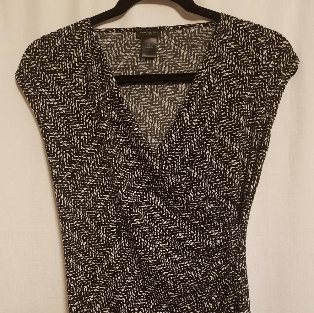 Designer Ann Taylor Factory Sleeveless Top Size XS Size XS / US 0-2 / IT 36-38 - 1 Thumbnail
